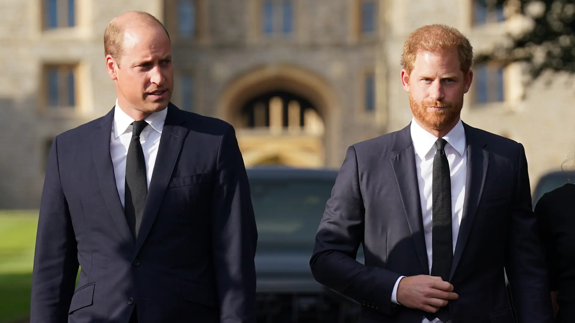 Damals noch Seite an Seite: Prinz William und Prinz Harry treffen am 10. September 2022 vor Schloss Windsor gemeinsam auf Trauernde – zwei Tage nach dem Tod ihrer Großmutter Queen Elizabeth II.