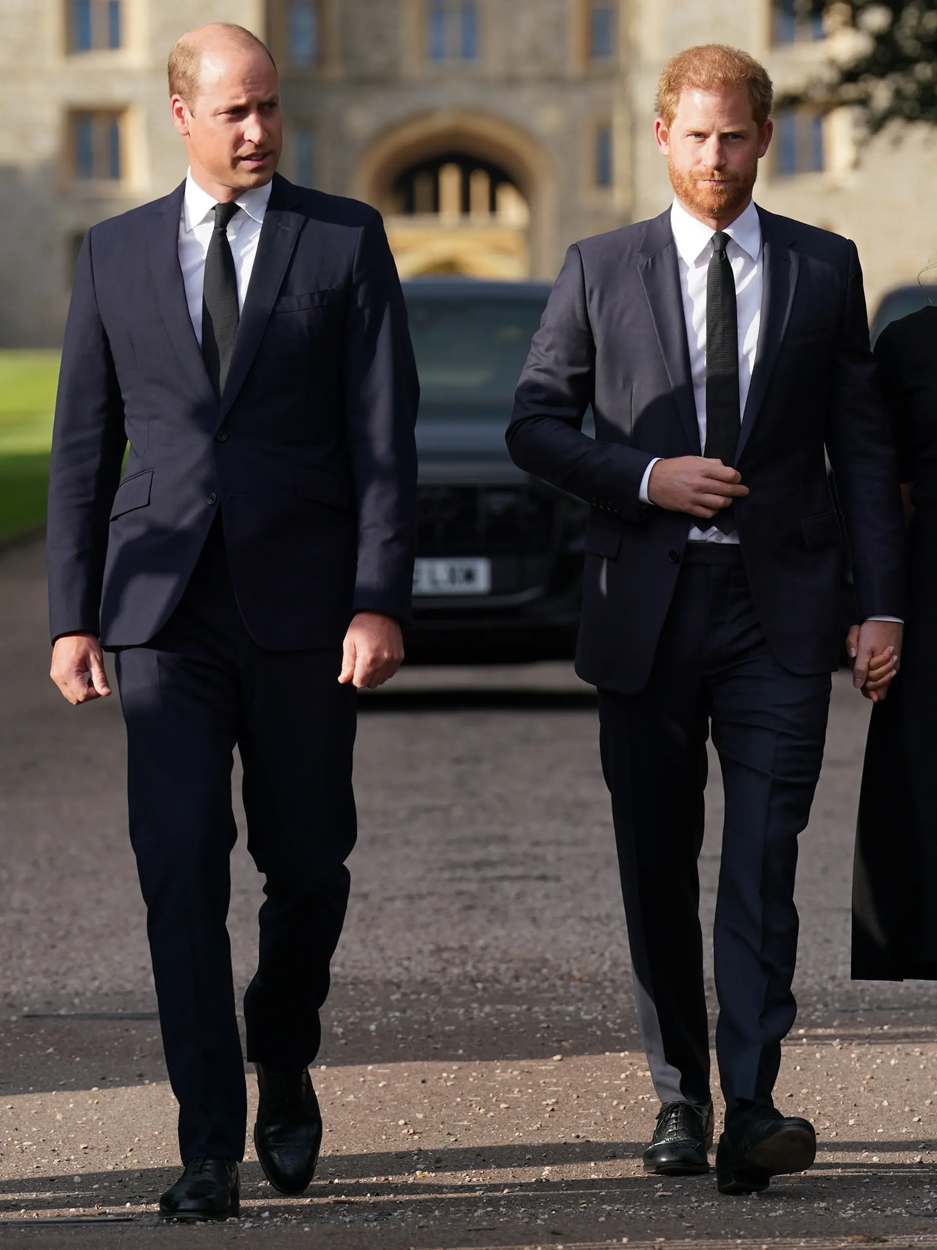 Damals noch Seite an Seite: Prinz William und Prinz Harry treffen am 10. September 2022 vor Schloss Windsor gemeinsam auf Trauernde – zwei Tage nach dem Tod ihrer Großmutter Queen Elizabeth II.