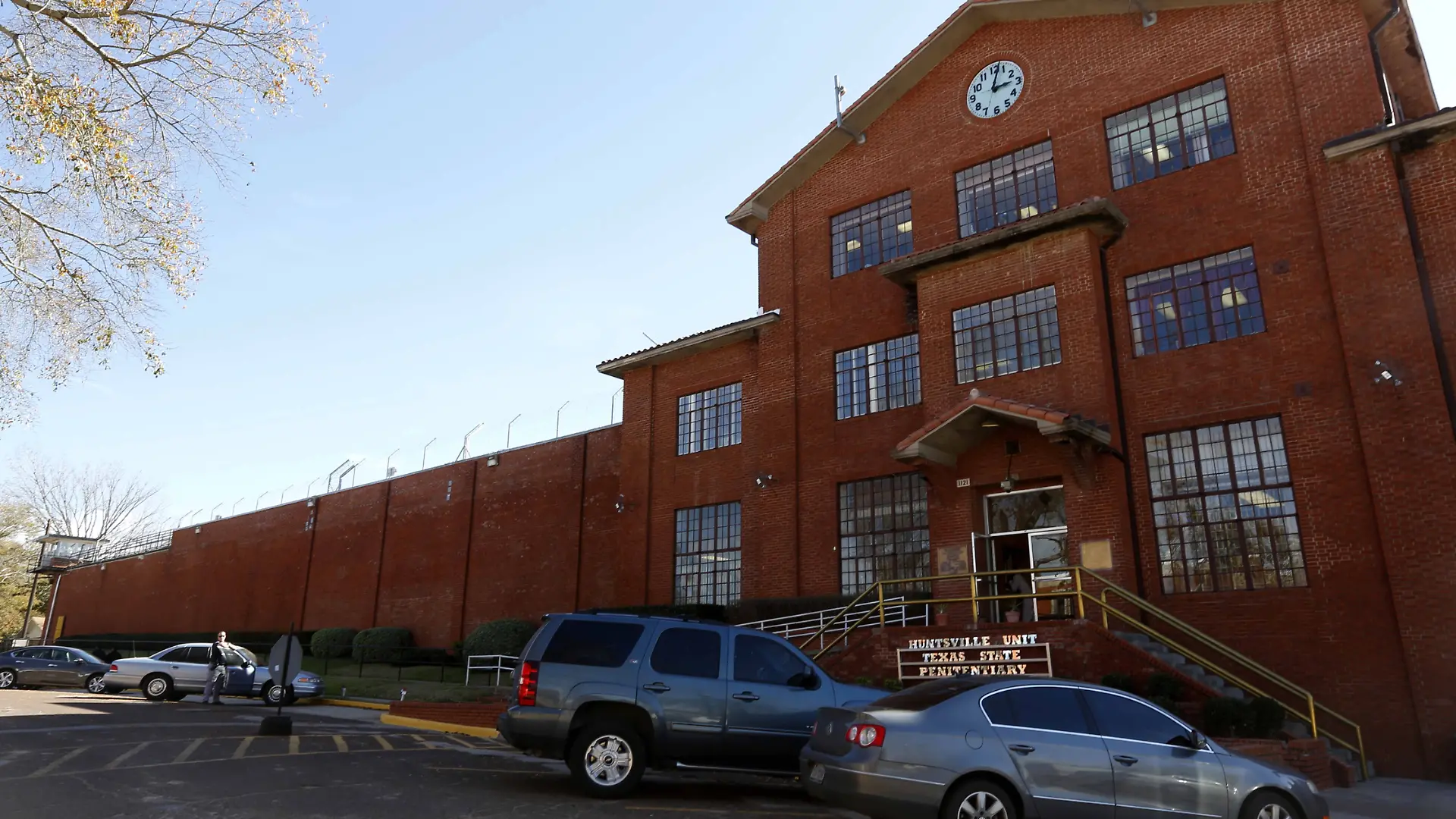 Jan. 22, 2014 - Huntsville, Texas, U.S. - Outside Huntsville prison where they executed Mexican Edgar Tamayo. In January 1994, Tamayo shot and killed police officer Guy Gaddis, 24, as he was being arrested for robbery. He was in the US illegally. PUBLICATIONxINxGERxSUIxAUTxONLY - ZUMAu78

Jan 22 2014 Huntsville Texas U S outside Huntsville Prison Where They executed MEXICAN Edgar Tamayo in January 1994 Tamayo Shot and KILLED Police Officer Guy GADDIS 24 As he what Being Arrested for Robbery he what in The U.S. illegally PUBLICATIONxINxGERxSUIxAUTxONLY ZUMAu78