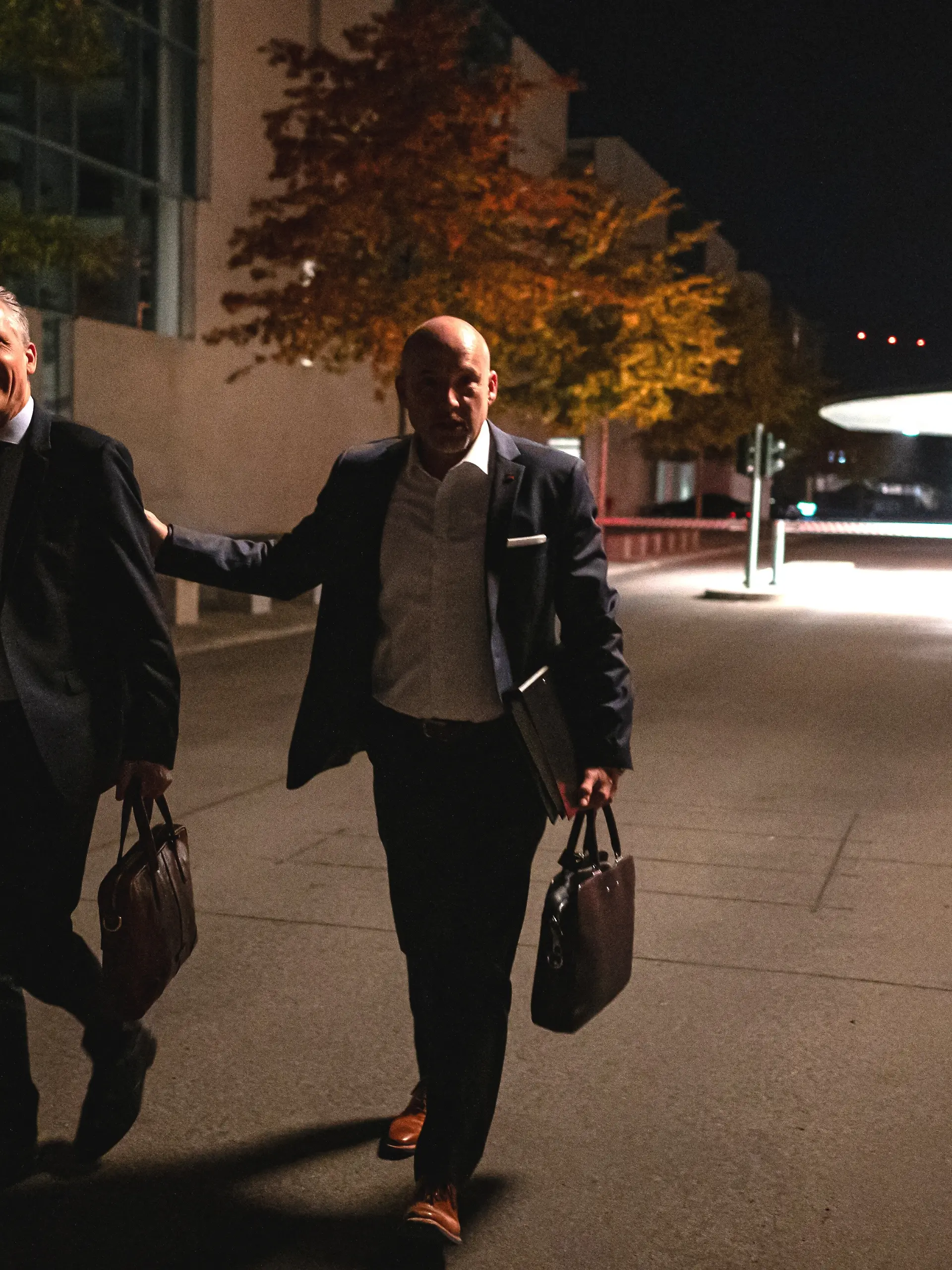 Thorsten Frei (CDU, l), Vorsitzender der CDU/CSU-Bundestagsfraktion, und Alexander Hoffmann (CSU, r), stellvertretender Vorsitzender der CDU/CSU-Bundestagsfraktion, kommen aus dem Kanzleramt. Zum ersten Mal seit den Reformbeschlüssen im Juli treffen sich die Spitzen von Union und SPD im Koalitionsausschuss. +++ dpa-Bildfunk +++