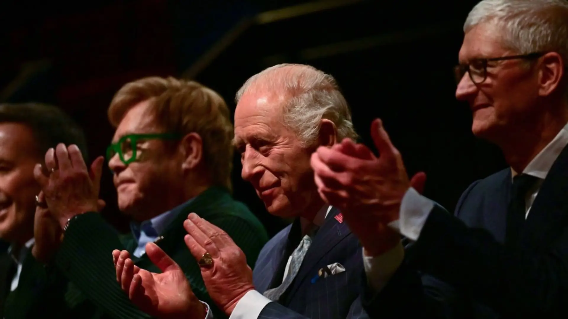 David Furnish, Elton John, König Charles und Tim Cook (v.l.) in London.