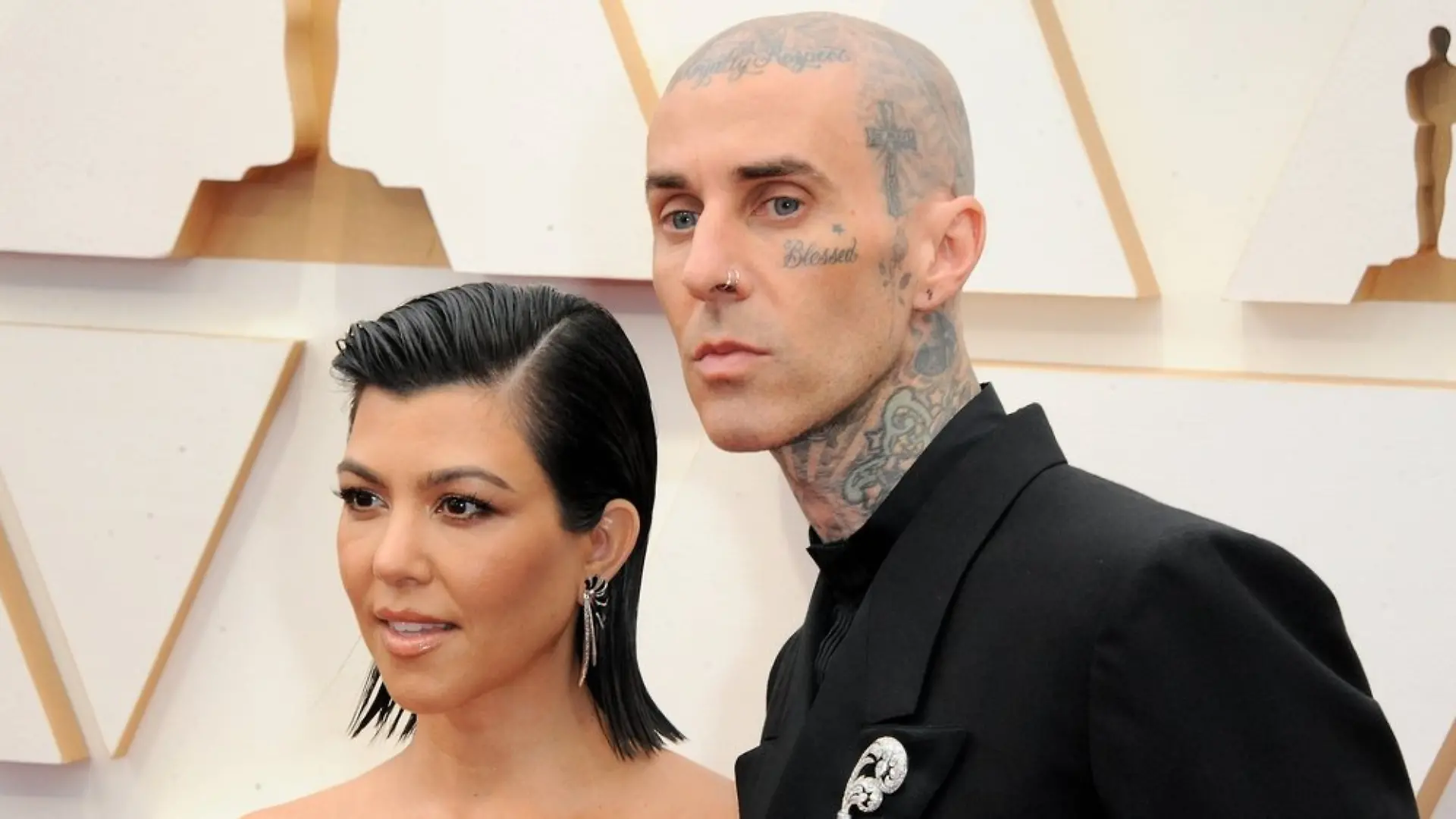 Kourtney Kardashian unterstützte ihren Ehemann Travis Barker im Krankenhaus.