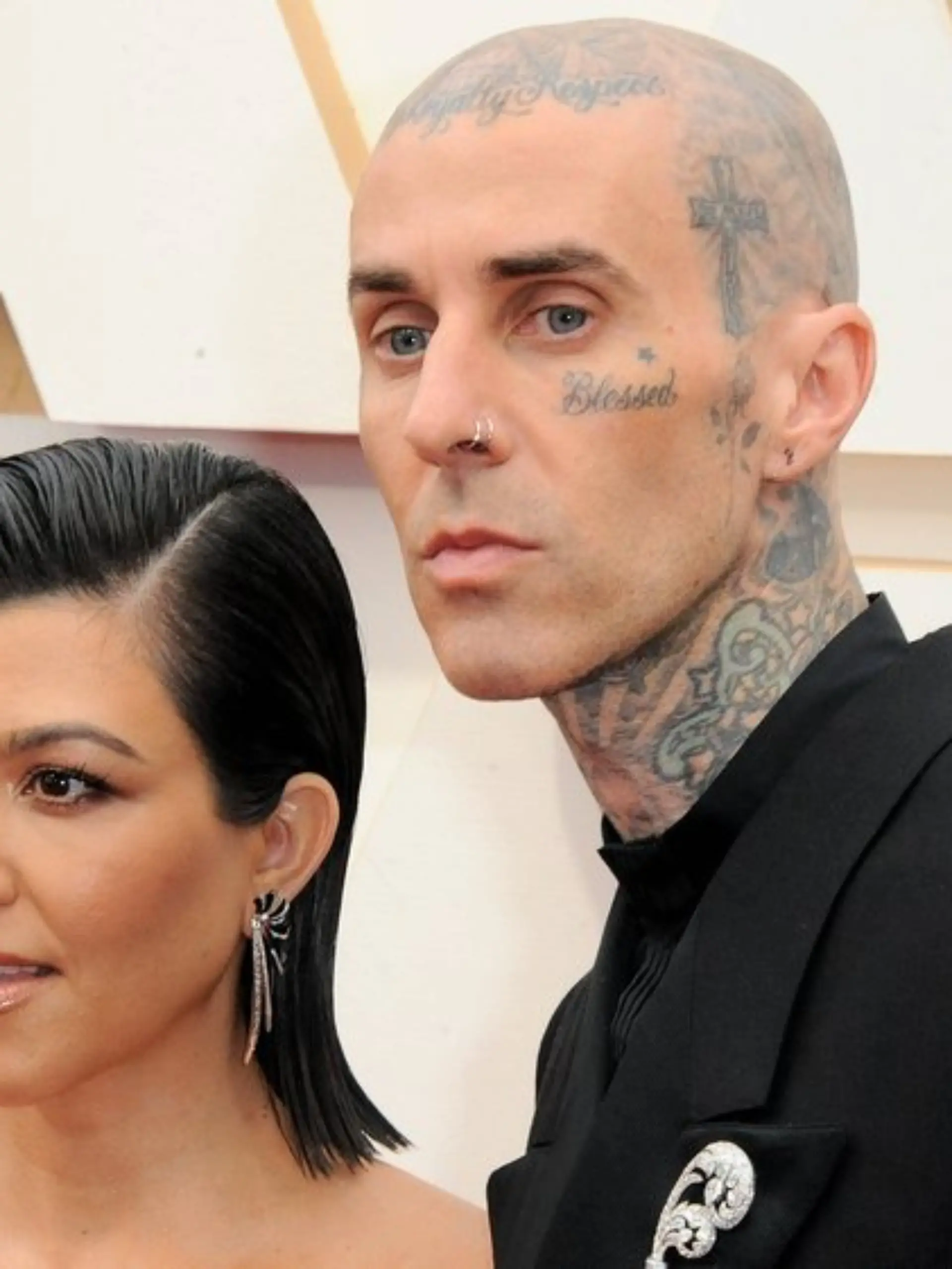 Kourtney Kardashian unterstützte ihren Ehemann Travis Barker im Krankenhaus.