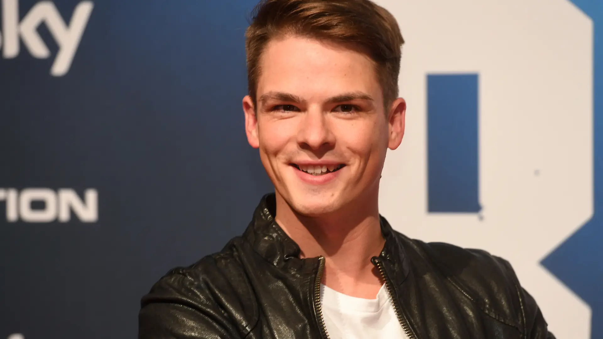 06.11.2018, Bayern, Grünwald Bei München: Marvin Linke, Schauspieler, kommt zur Premiere der TV-Serie "Das Boot" in die Bavaria Studios. Die Serie setzt den Kinofilm "Das Boot" fort und ist ab 23.11.2018 beim Pay-TV-Sender Sky zu sehen. Foto: Tobias Hase/dpa