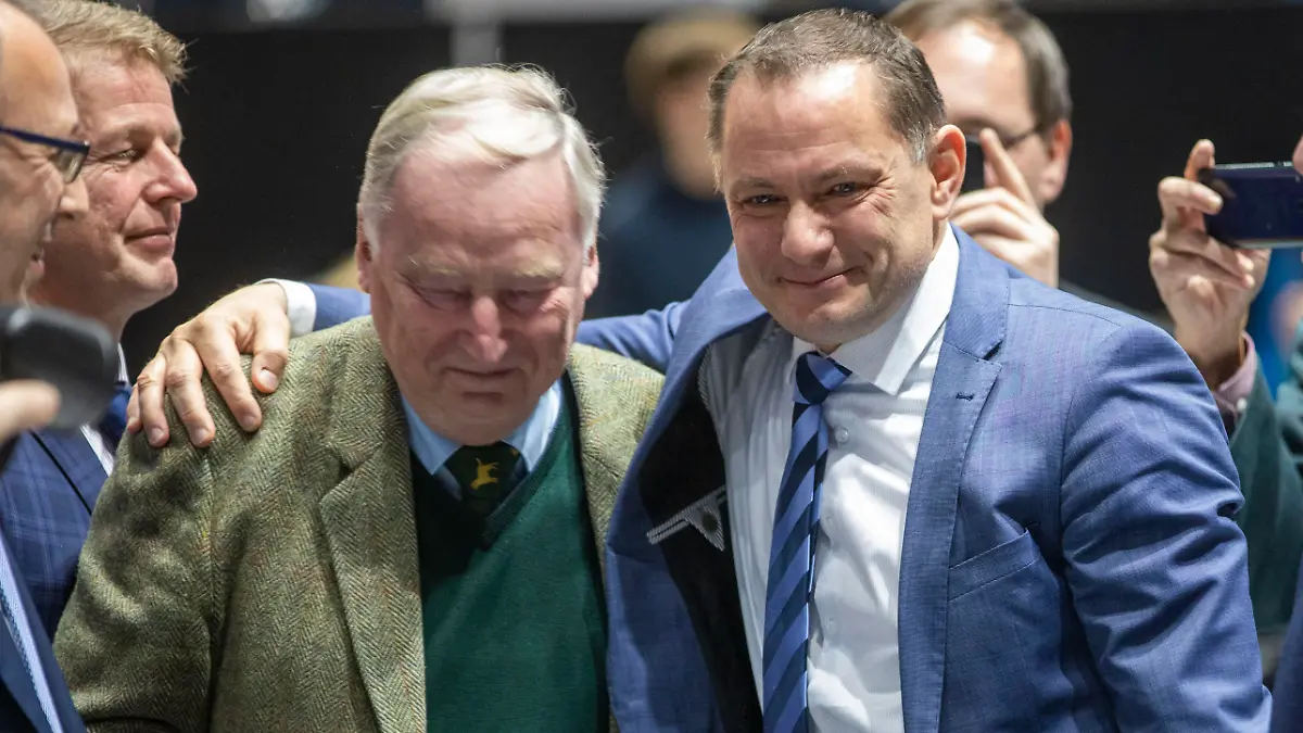 Deutschland, Braunschweig, 10. Bundesparteitag der AfD, Alexander Gauland und Tino Chrupalla nach seiner Wahl zum Sprecher, 30.12.2019 *** Germany, Braunschweig, 10 Federal Party Congress of the AfD, Alexander Gauland and Tino Chrupalla after his election as spokesman, 30 12 2019