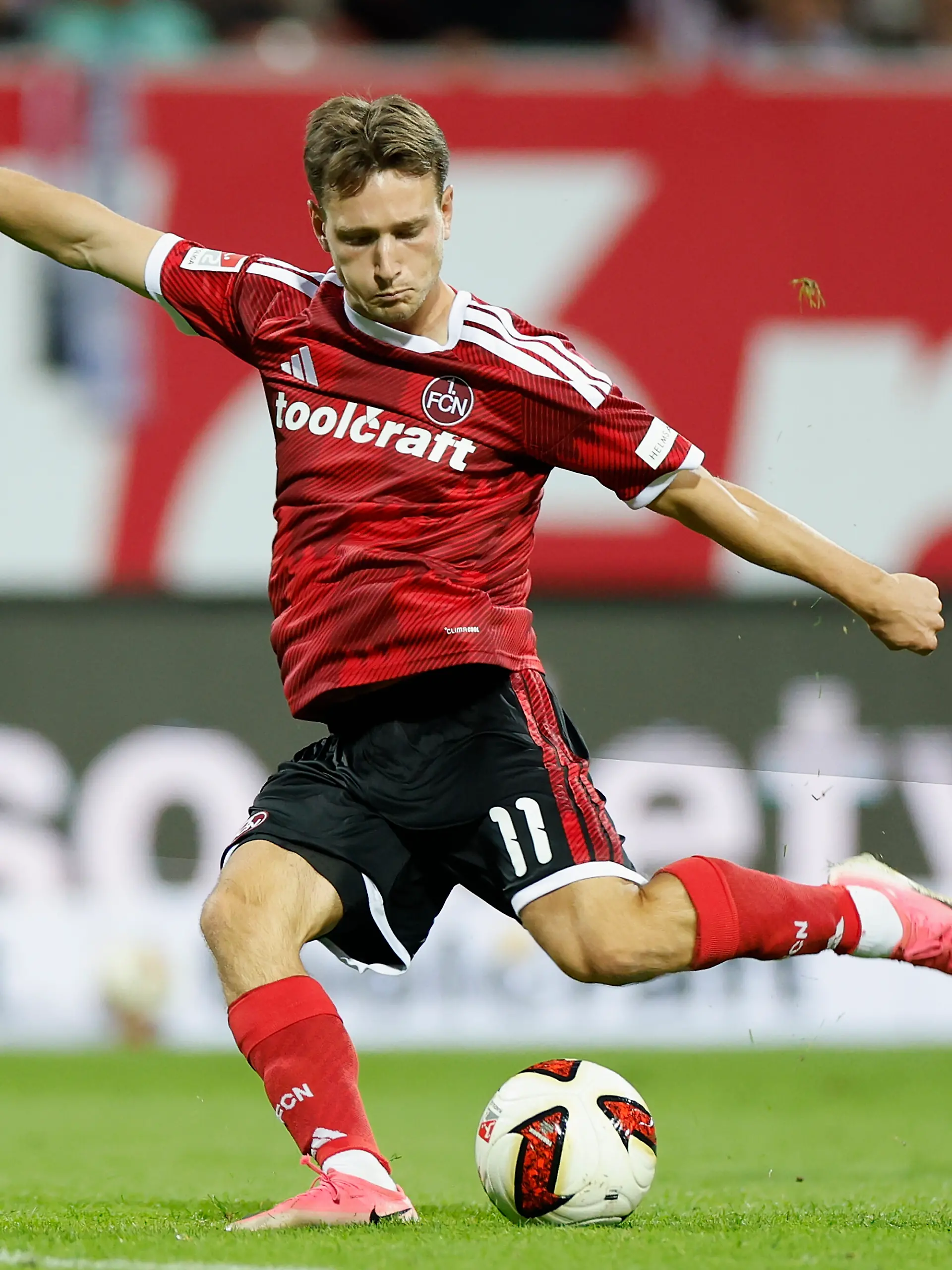 Bild zu: "1. FC Nürnberg gegen VfL Wolfsburg LIVE: TV oder Stream? Alle Infos zur 2. Bundesliga bei NITRO!"