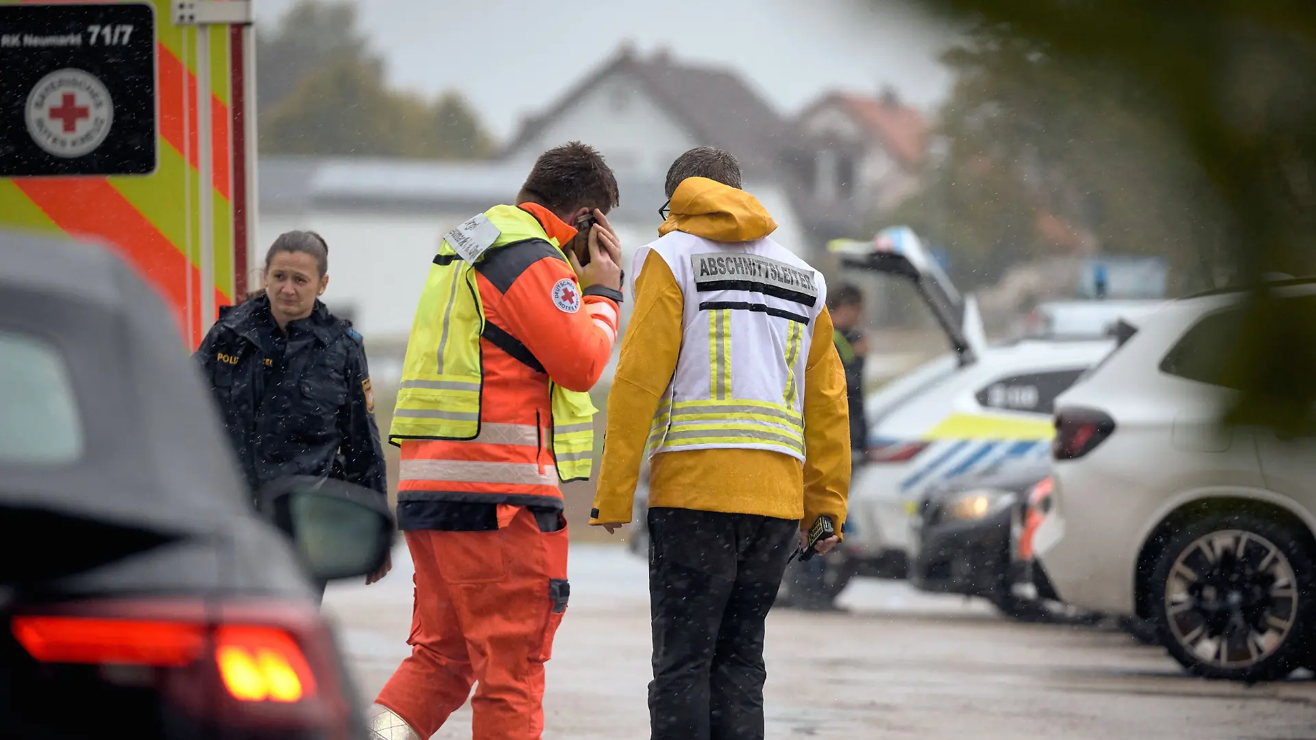 Größerer Polizeieinsatz in der Polizei und Rettungsdienst sind in Berngau im Einsatz