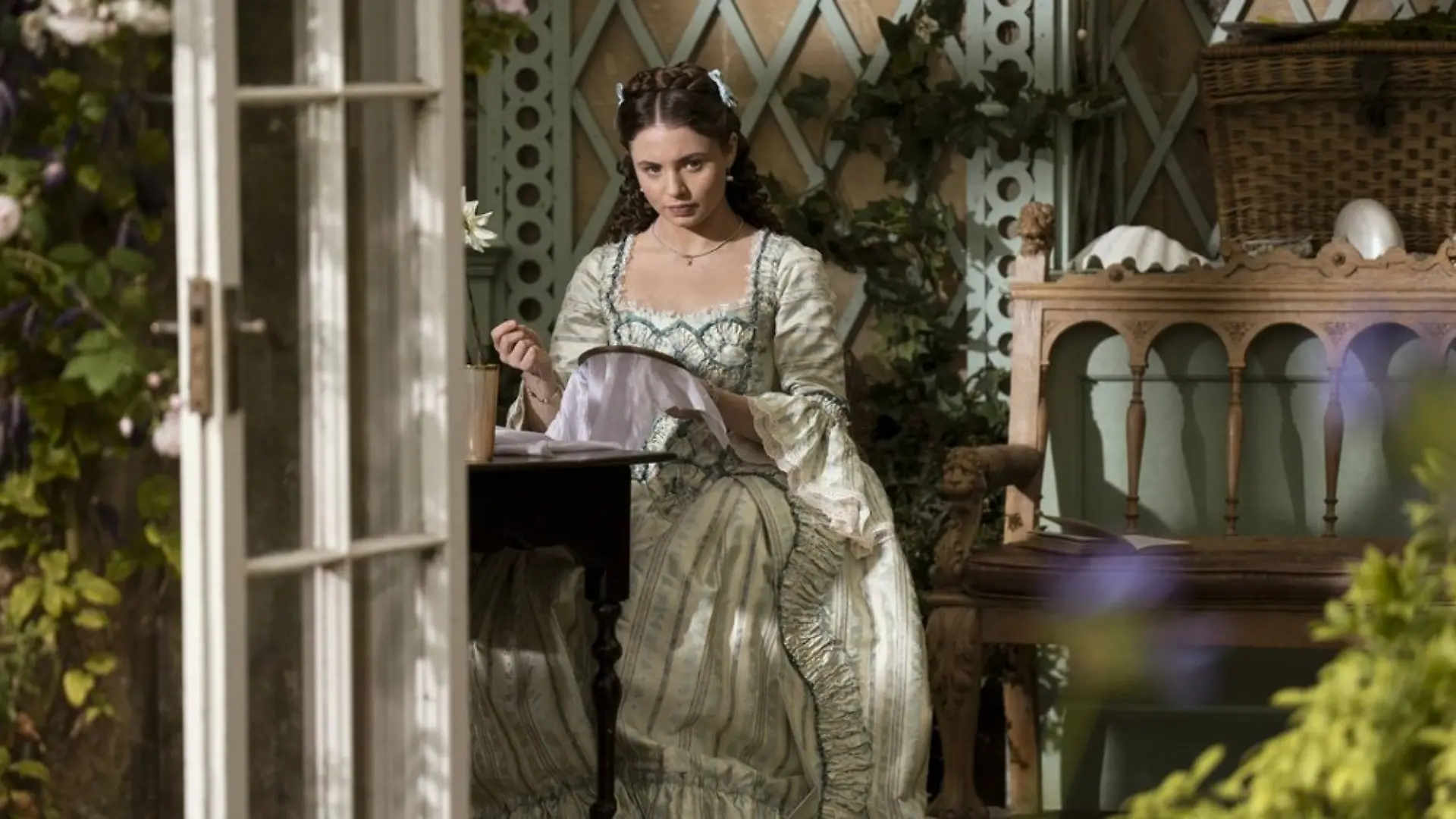 In "Queen Charlotte: Eine Bridgerton-Geschichte" übernahm Connie Jenkins-Greig die Rolle der jungen Violet.