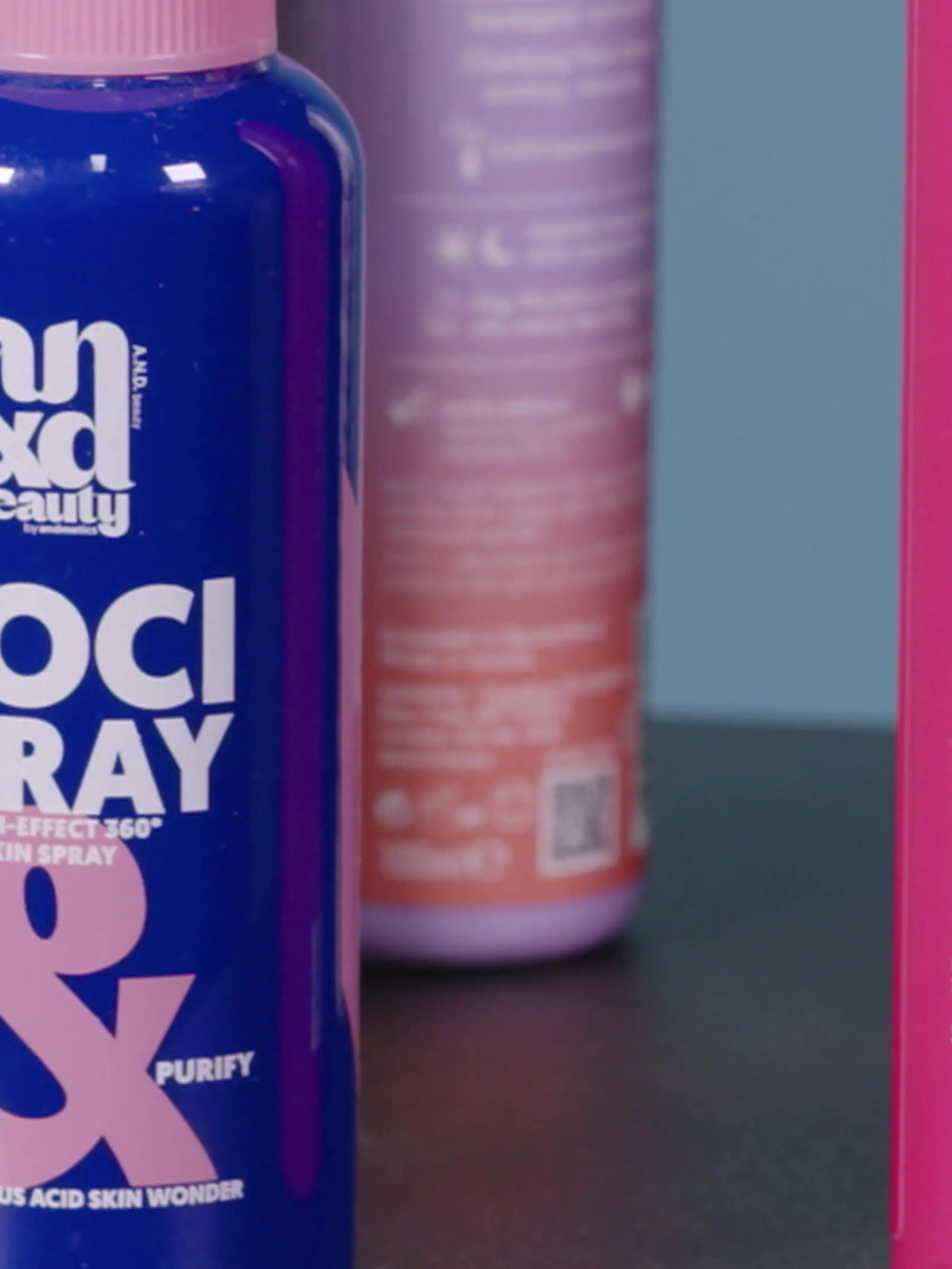 Bild zu: "Chlor-Spray gegen Pickel? Dermatologin warnt vor DIESEM Beauty-Trend!"
