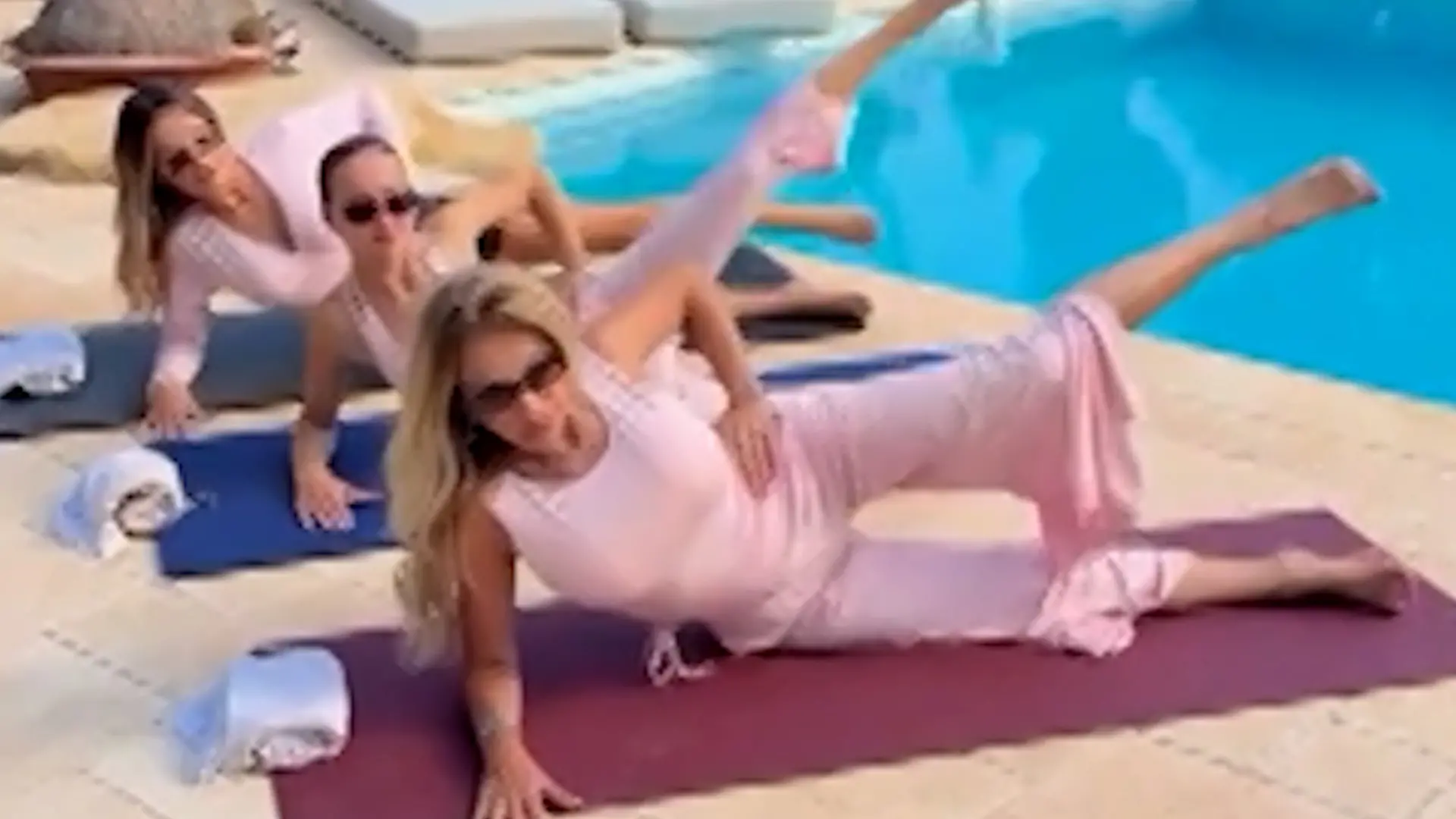 Sexy Pilates-Power bei den Geissens! Davina und Shania lassen Mama Carmen schwitzen Workout am Pool
