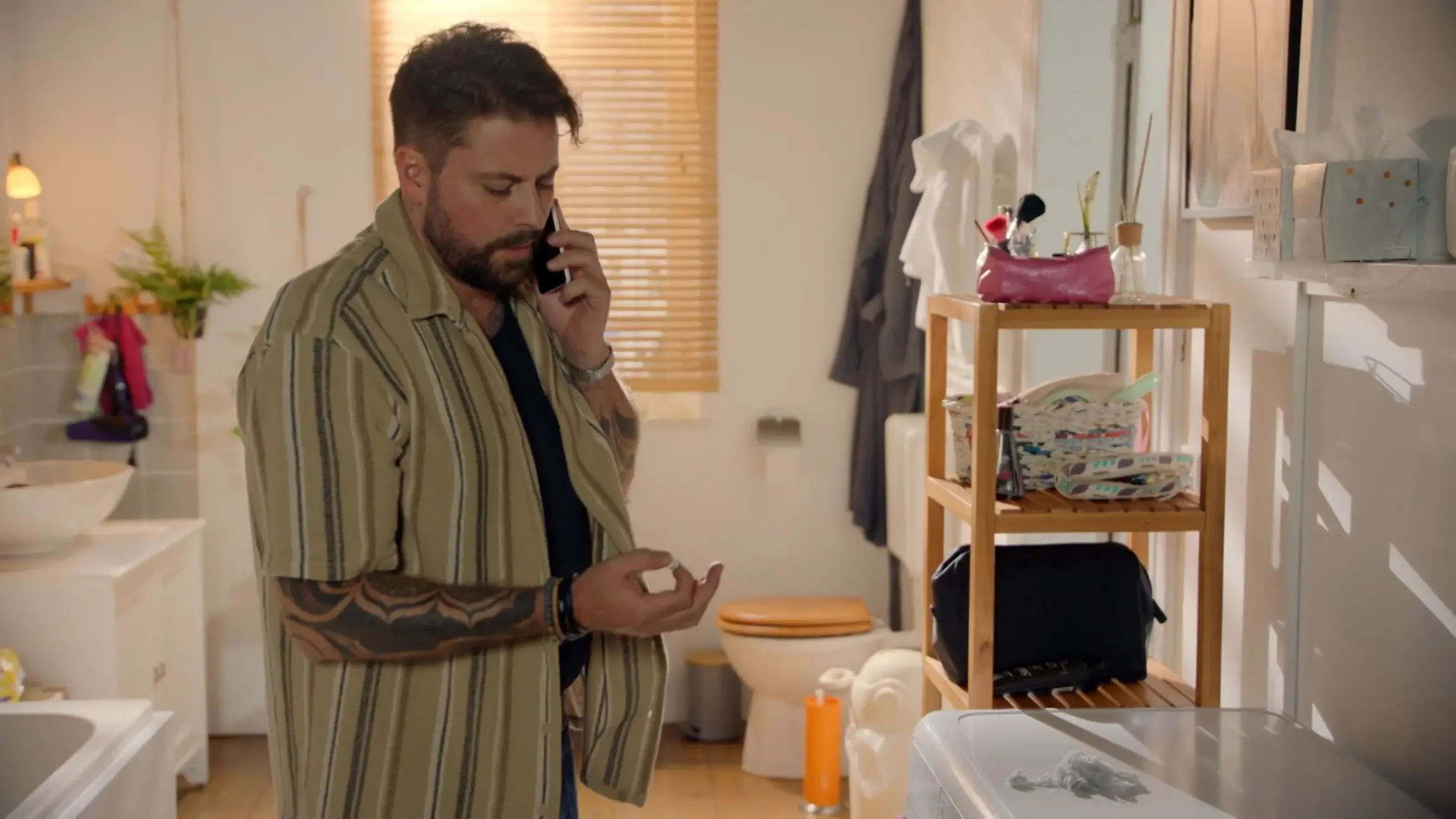 John findet etwas Verdächtiges in Bennis Hosentasche GZSZ-Folge 8631 vom 16. Oktober 2026 bei RTL