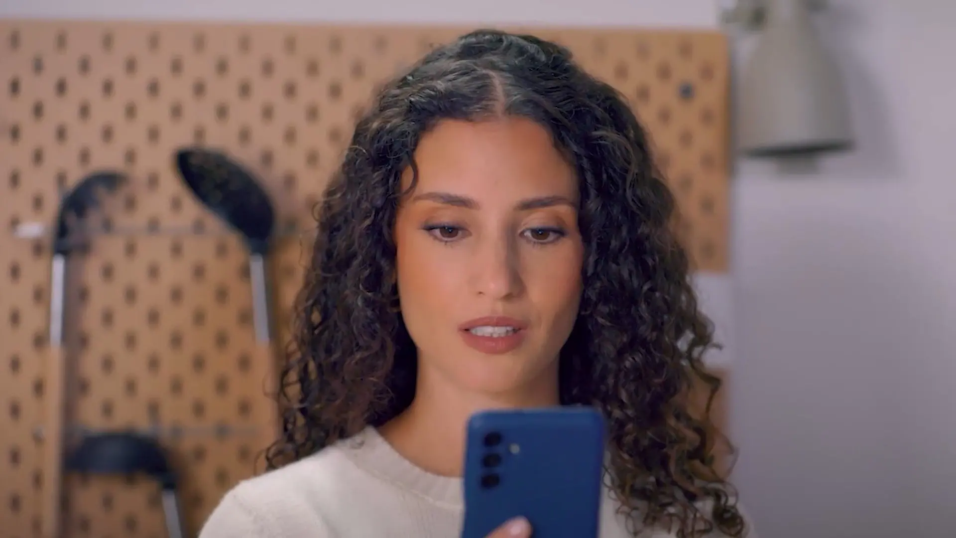 Patrizia hat sie ausgetrickst! DIESES Foto öffnet Naomi die Augen „Unter uns“-Folge vom 13.10.26 auf RTL+