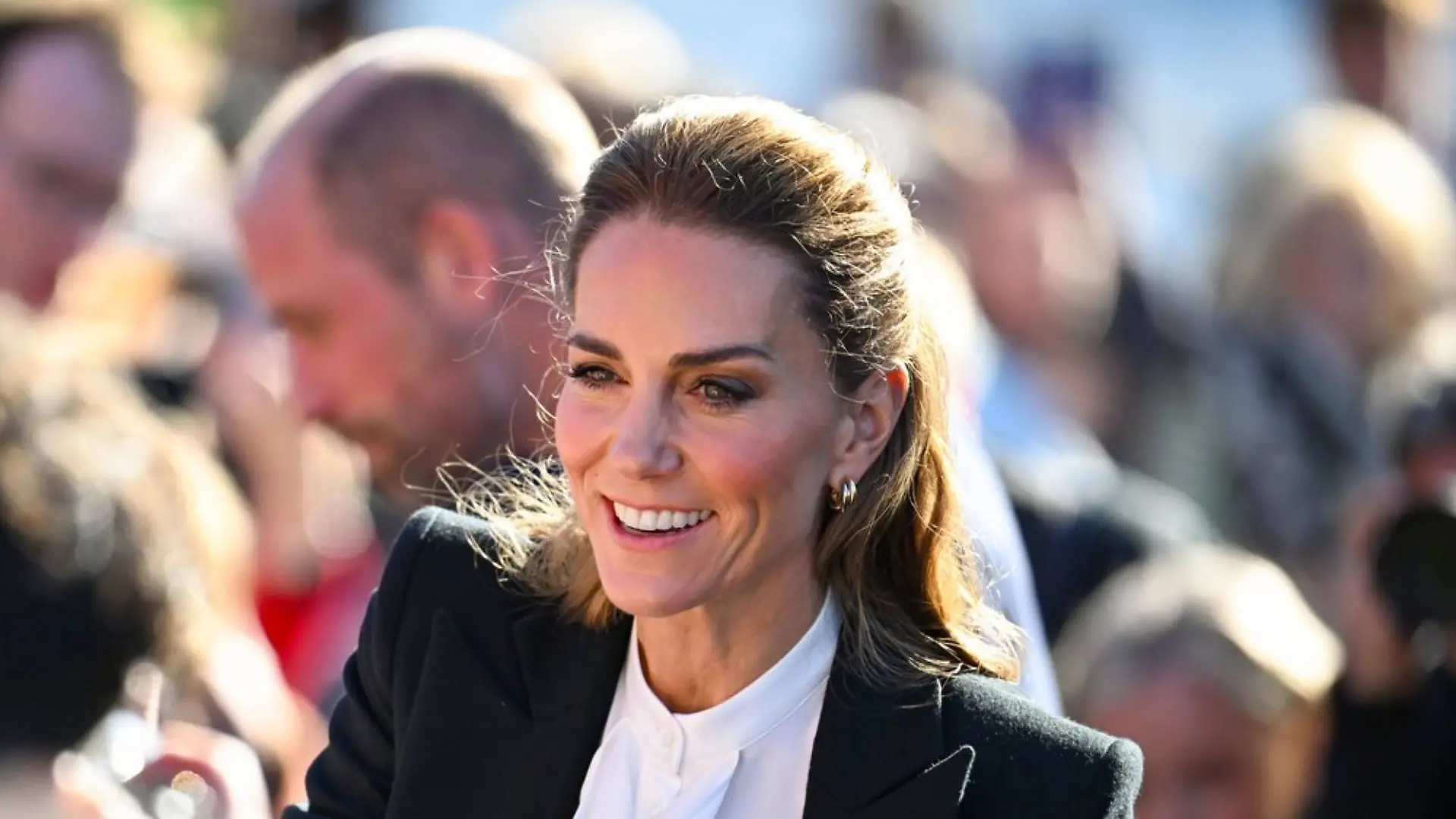 Prinz William (im Hintergrund) und Prinzessin Kate am 9. Oktober im nordirischen Belfast.