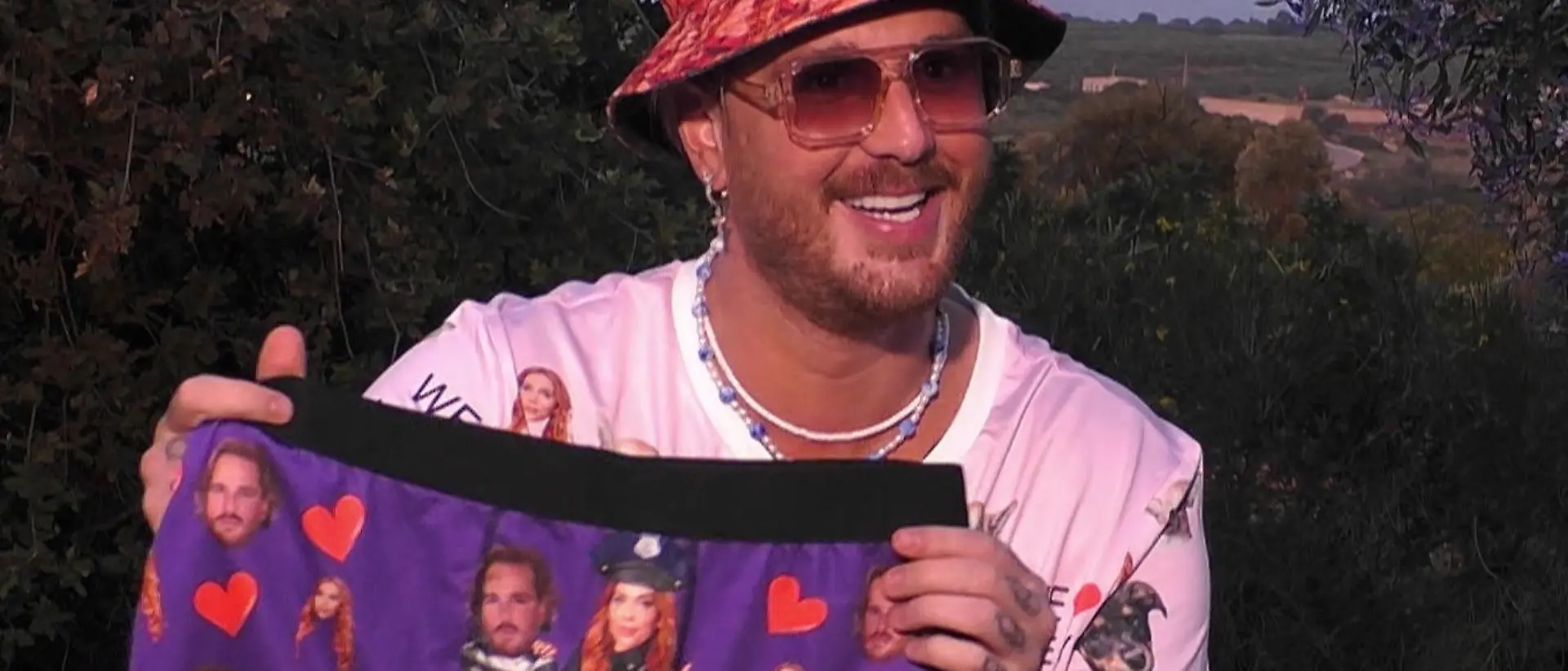 Bild zu: "Dennis „in Fesseln" bei Temptation Island VIP! DAMIT schleicht sich Tara in die Villa"