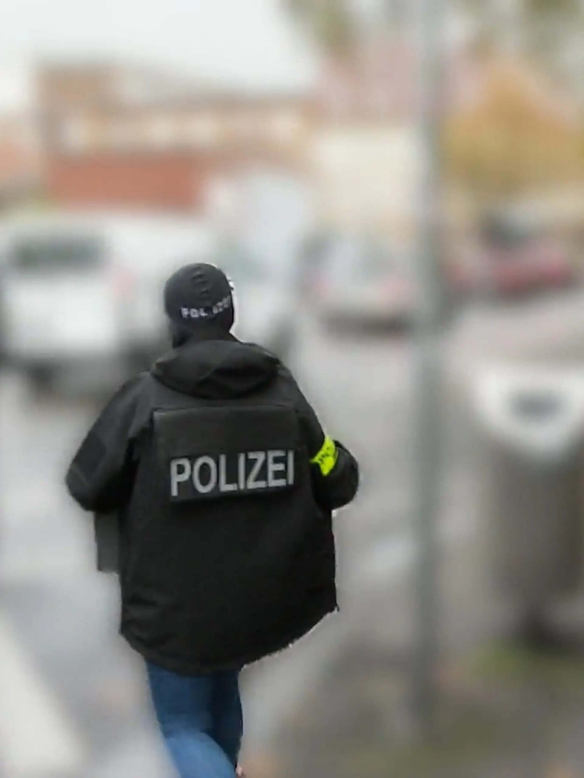Bild zu: "Waffen, Drogen und Falschgeld: Ermittler decken mutmaßliches Netzwerk auf"