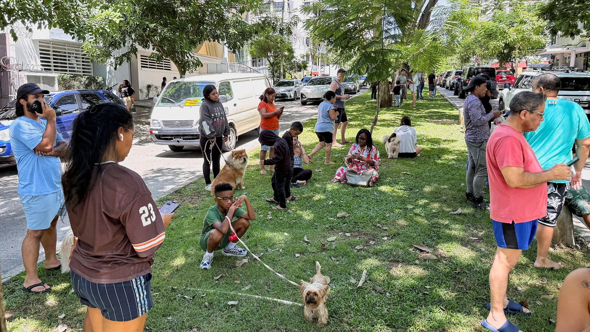 People stand on a street with their pets after an earthquake struck near the southern coast of Panama, in Panama City, Panama, October 9, 2026. Picture taken with a mobile phone. REUTERS/Enea Lebrun