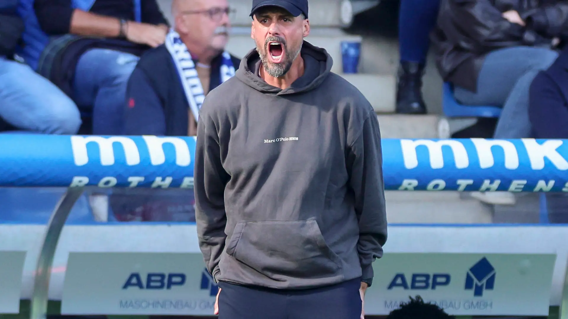 Trainer Sandro Wagner Hannover 96 schaut enttaeuscht waehrend des spiels der 2. Bundesliga zwischen 1. FC Magdeburg und Hannover 96, Avnet Arena am 10. October 2026 in Magdeburg, Deutschland. Foto von Marco Steinbrenner/DeFodi Images  Trainer Sandro Wagner Hannover 96 looks dejected during the 2nd Bundesliga match between 1. FC Magdeburg and Hannover 96 at Avnet Arena on October 10, 2026 in Magdeburg, Germany. Photo by Marco Steinbrenner/DeFodi Images DFB / DFL REGULATIONS PROHIBIT ANY USE OF PHOTOGRAPHS AS IMAGE SEQUENCES AND/OR QUASI-VIDEO. Photo by Marco Steinbrenner/DeFodi Images - *** Hannover 96 coach Sandro Wagner looks disappointed during the 2. Bundesliga match between 1. FC Magdeburg and Hannover 96, Avnet Arena on October 10, 2026, in Magdeburg, Germany. Photo by Marco Steinbrenner, DeFodi Images. Coach Sandro Wagner of Hannover 96 looks dejected during the 2nd Bundesliga match between 1 FC Magdeburg and Hannover 96 at Avnet Arena on October 10, 2026 in Magdeburg, Germany. Photo by Marco Steinbrenner, DeFodi Images. DFB and DFL regulations prohibit any use of photographs as image sequences and/or quasi-video. Photo by Marco Steinbrenner, DeFodi Images.