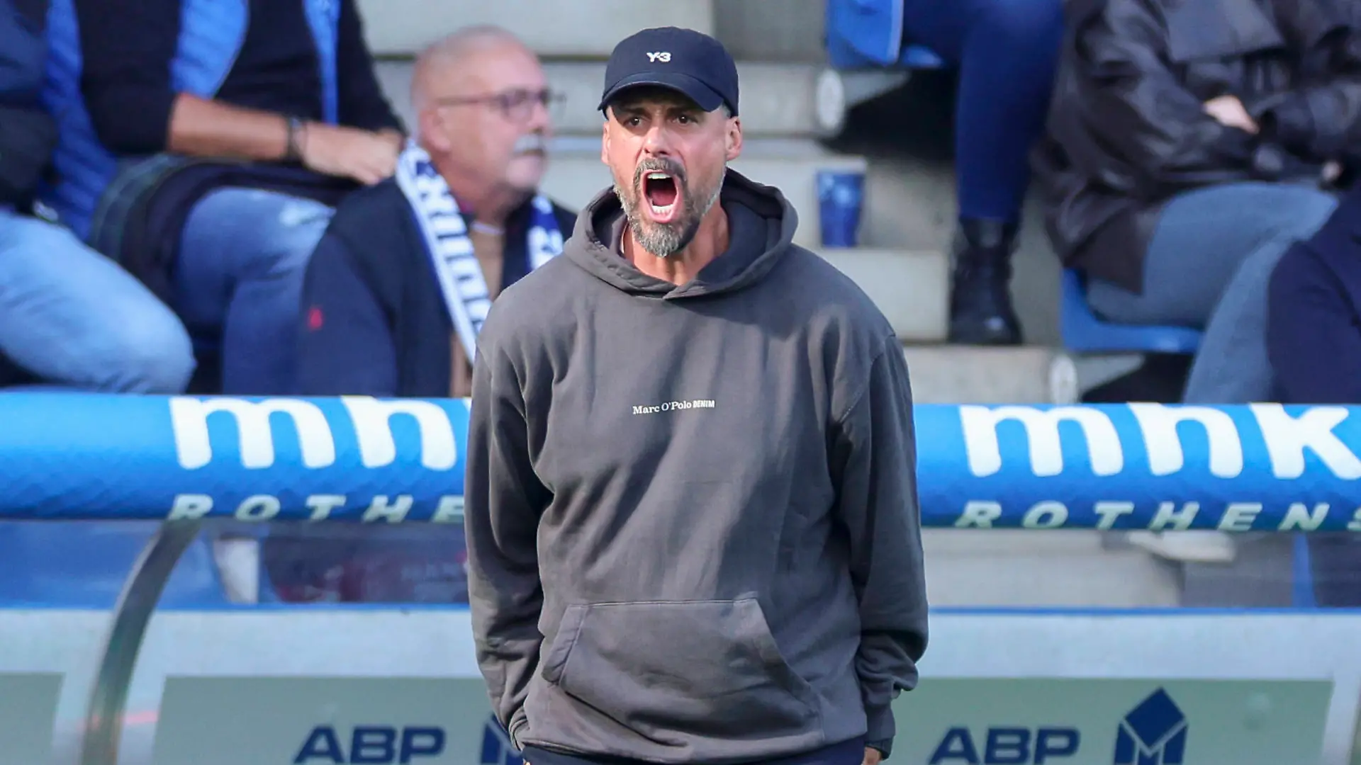 Trainer Sandro Wagner Hannover 96 schaut enttaeuscht waehrend des spiels der 2. Bundesliga zwischen 1. FC Magdeburg und Hannover 96, Avnet Arena am 10. October 2026 in Magdeburg, Deutschland. Foto von Marco Steinbrenner/DeFodi Images Trainer Sandro Wagner Hannover 96 looks dejected during the 2nd Bundesliga match between 1. FC Magdeburg and Hannover 96 at Avnet Arena on October 10, 2026 in Magdeburg, Germany. Photo by Marco Steinbrenner/DeFodi Images DFB / DFL REGULATIONS PROHIBIT ANY USE OF PHOTOGRAPHS AS IMAGE SEQUENCES AND/OR QUASI-VIDEO. Photo by Marco Steinbrenner/DeFodi Images - *** Hannover 96 coach Sandro Wagner looks disappointed during the 2. Bundesliga match between 1. FC Magdeburg and Hannover 96, Avnet Arena on October 10, 2026, in Magdeburg, Germany. Photo by Marco Steinbrenner, DeFodi Images. Coach Sandro Wagner of Hannover 96 looks dejected during the 2nd Bundesliga match between 1 FC Magdeburg and Hannover 96 at Avnet Arena on October 10, 2026 in Magdeburg, Germany. Photo by Marco Steinbrenner, DeFodi Images. DFB and DFL regulations prohibit any use of photographs as image sequences and/or quasi-video. Photo by Marco Steinbrenner, DeFodi Images.