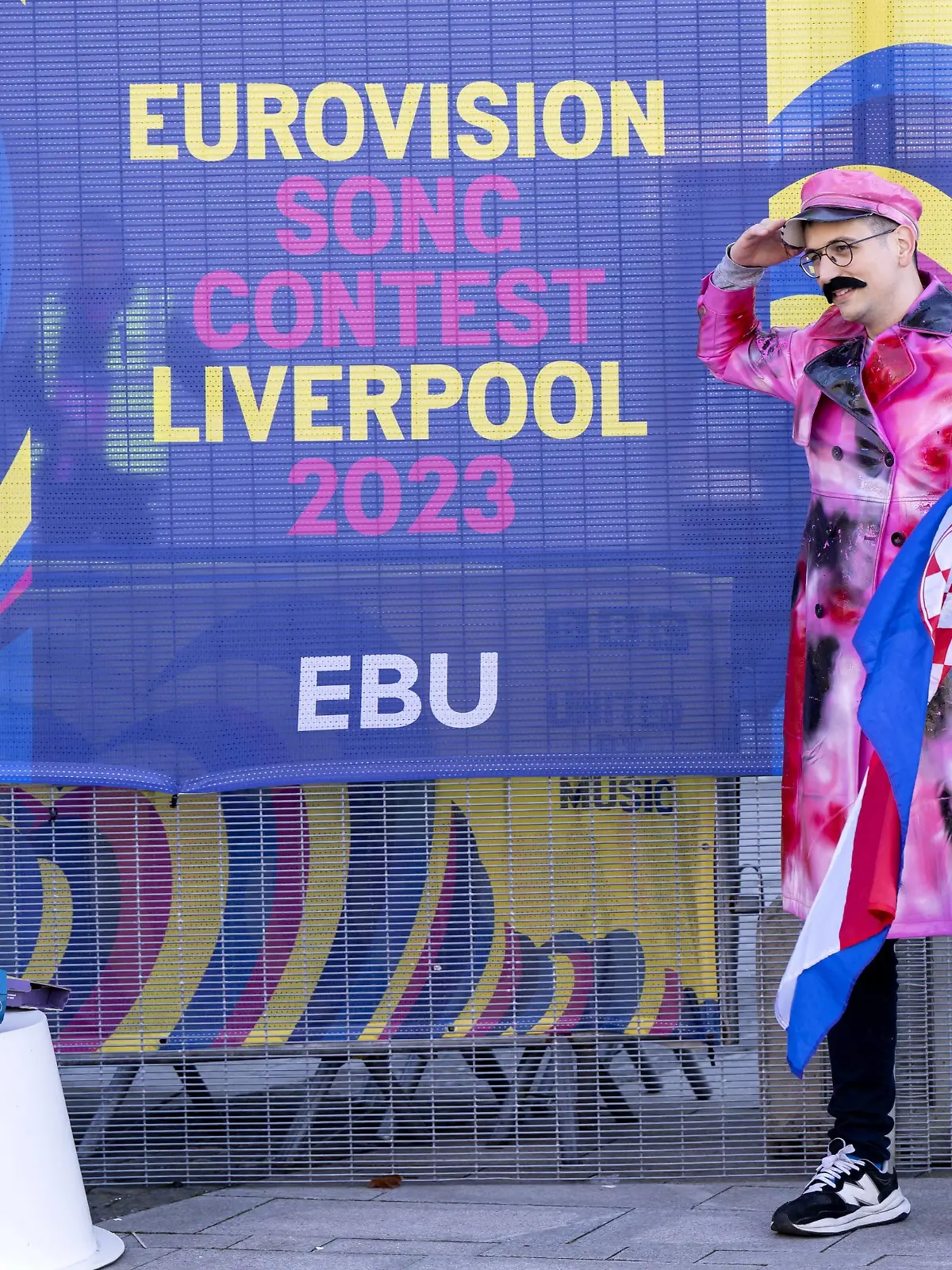 LIVERPOOL - Song Contest fans at the Liverpool Arena ahead of the first semifinal of the Eurovision Song Contest. The duo Mia Nicolai and Dion Cooper represents the Netherlands with the song Burning Daylight. ANP SANDER KONING netherlands out - belgium out PUBLICATIONxINxGERxSUIxAUTxONLY Copyright: xx x468879743x originalFilename: 468879743.jpg