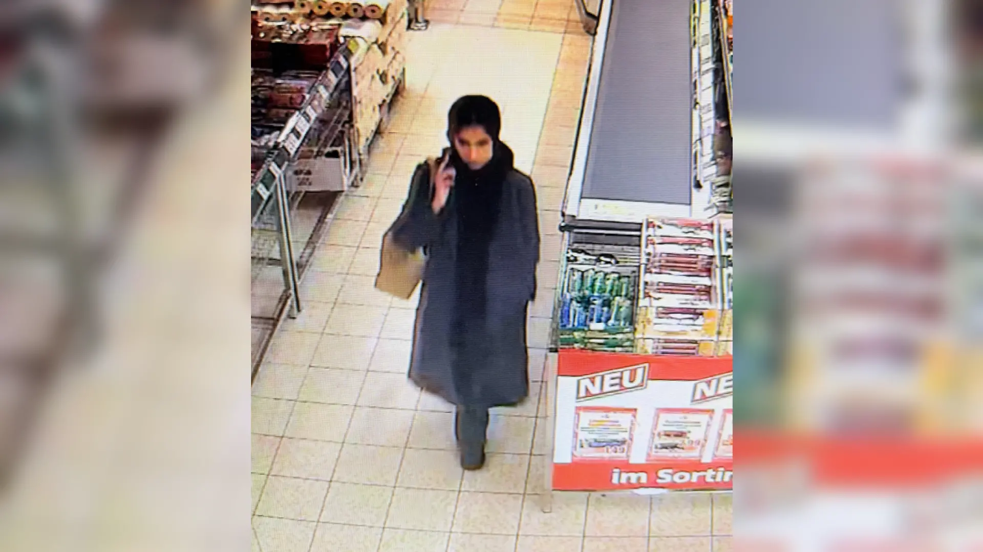 Mit dieser Kleidung könnte die vermisste 19-Jährige unterwegs sein.