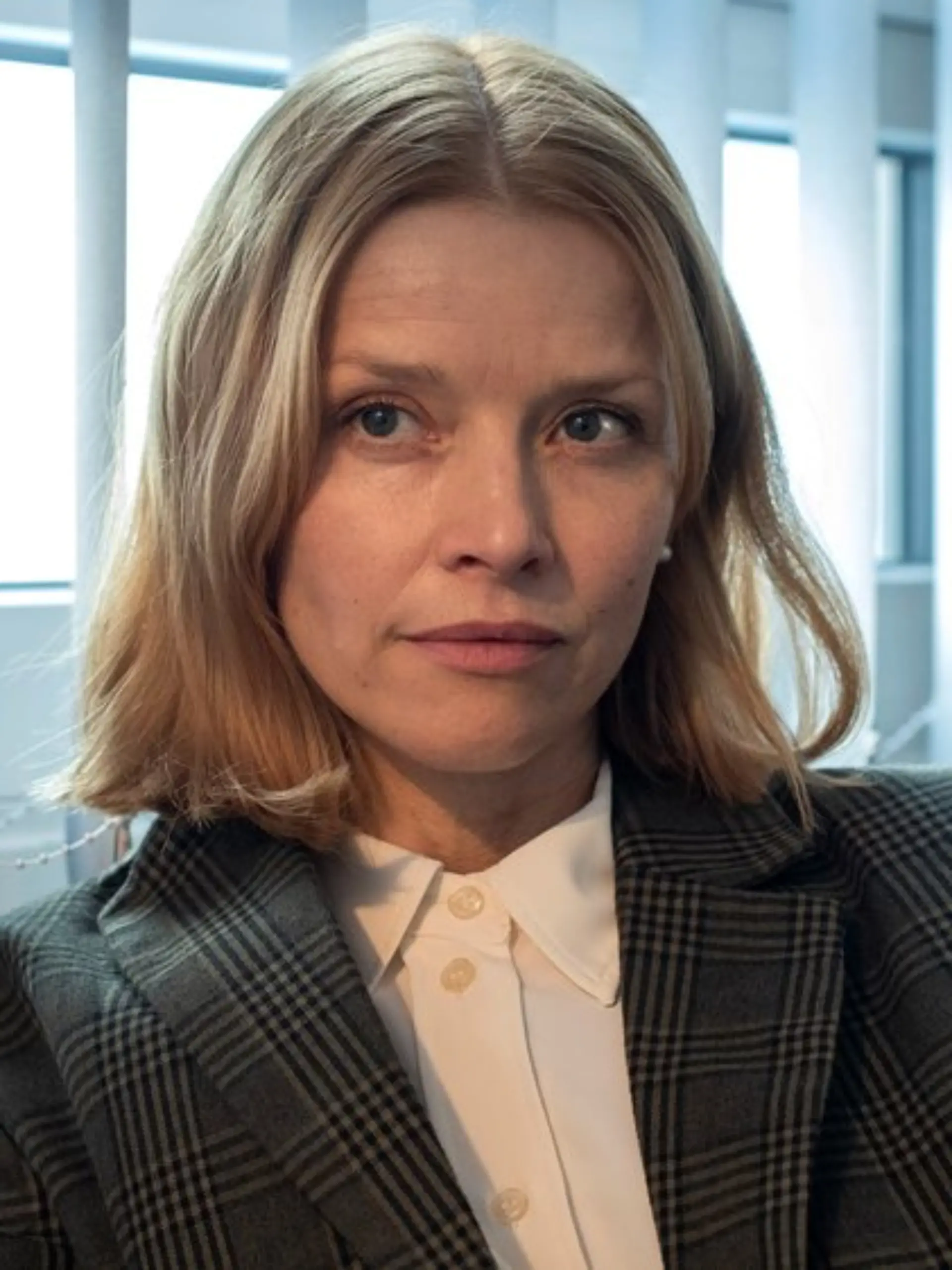 Karoline Schuch tritt als Polizeipsychologin Elli Krieger in "Tatort: Unter Freunden" noch etwas zugeknöpft auf.
