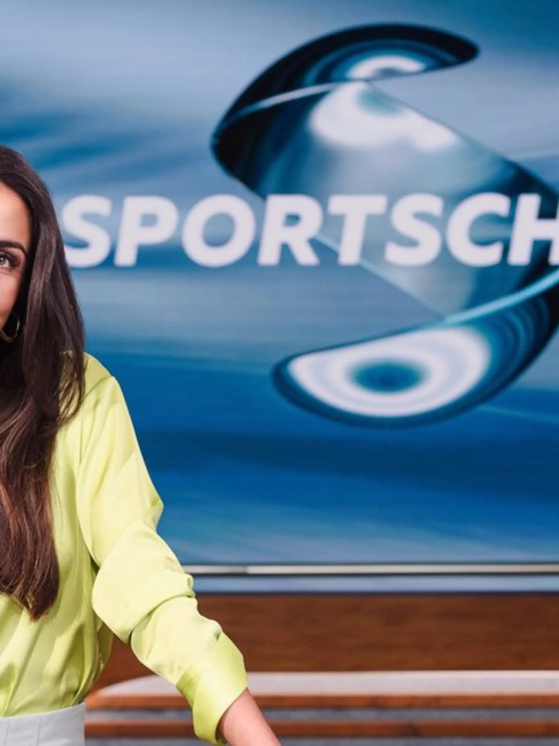 Lea Wagner bezeichnet das "Sportschau"-Set als "schönstes Studio der Welt".