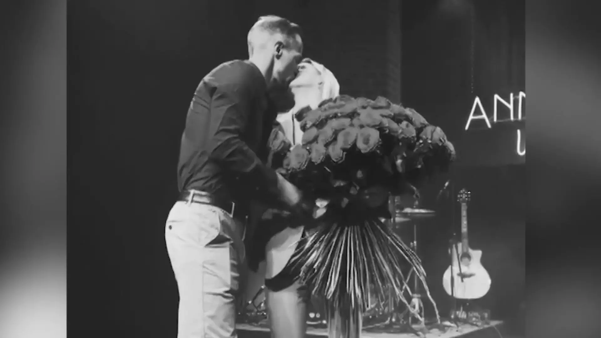 Bild von Kuss live vor Fans! Anna-Carina Woitschack zeigt sich so verliebt mit neuem Freund