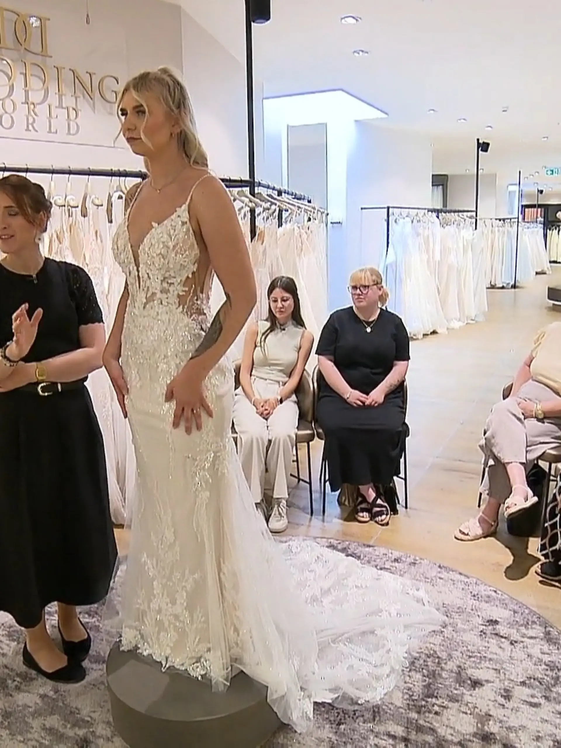 Bild zu: "Ein Traumkleid – aber zu teuer"
