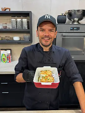Steffen Henssler mit gefüllten Backkartoffeln