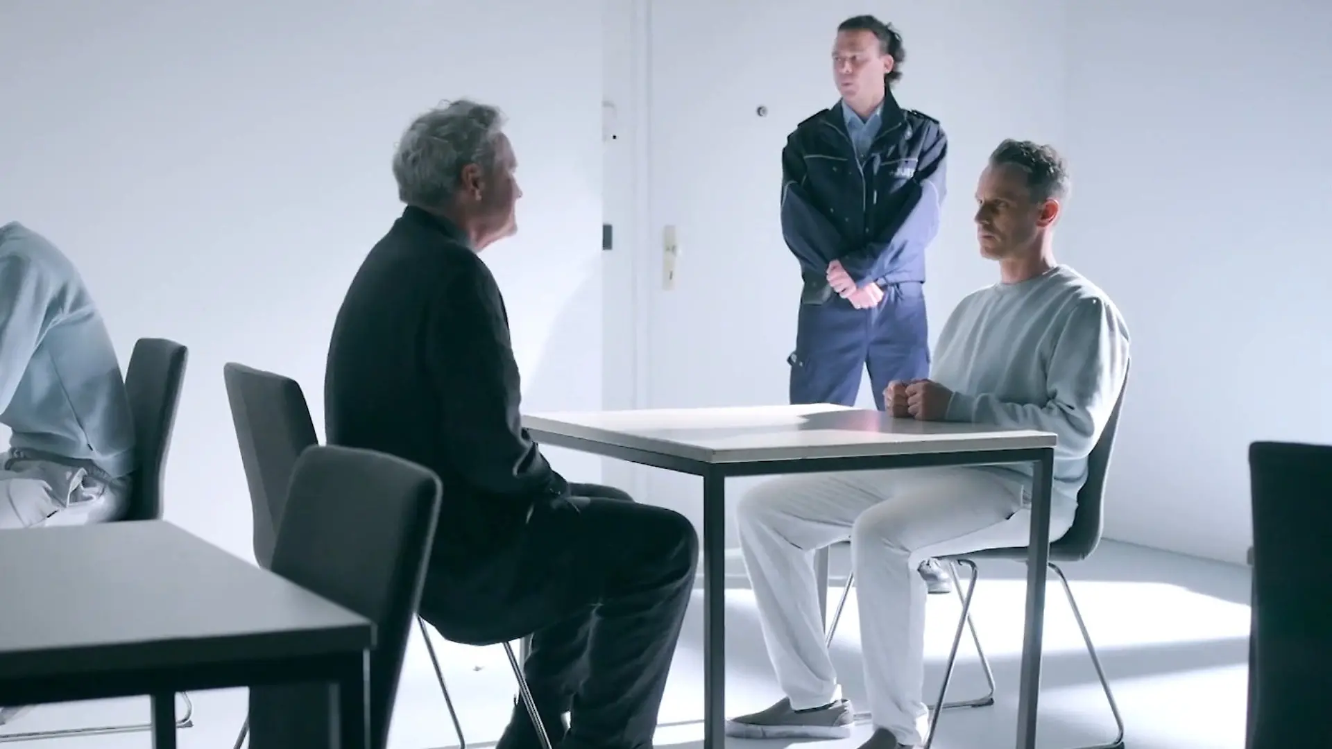 Vater und Sohn begegnen sich nach Jahren im Gefängnis wieder AWZ-Folge vom 14.10.26 auf RTL+