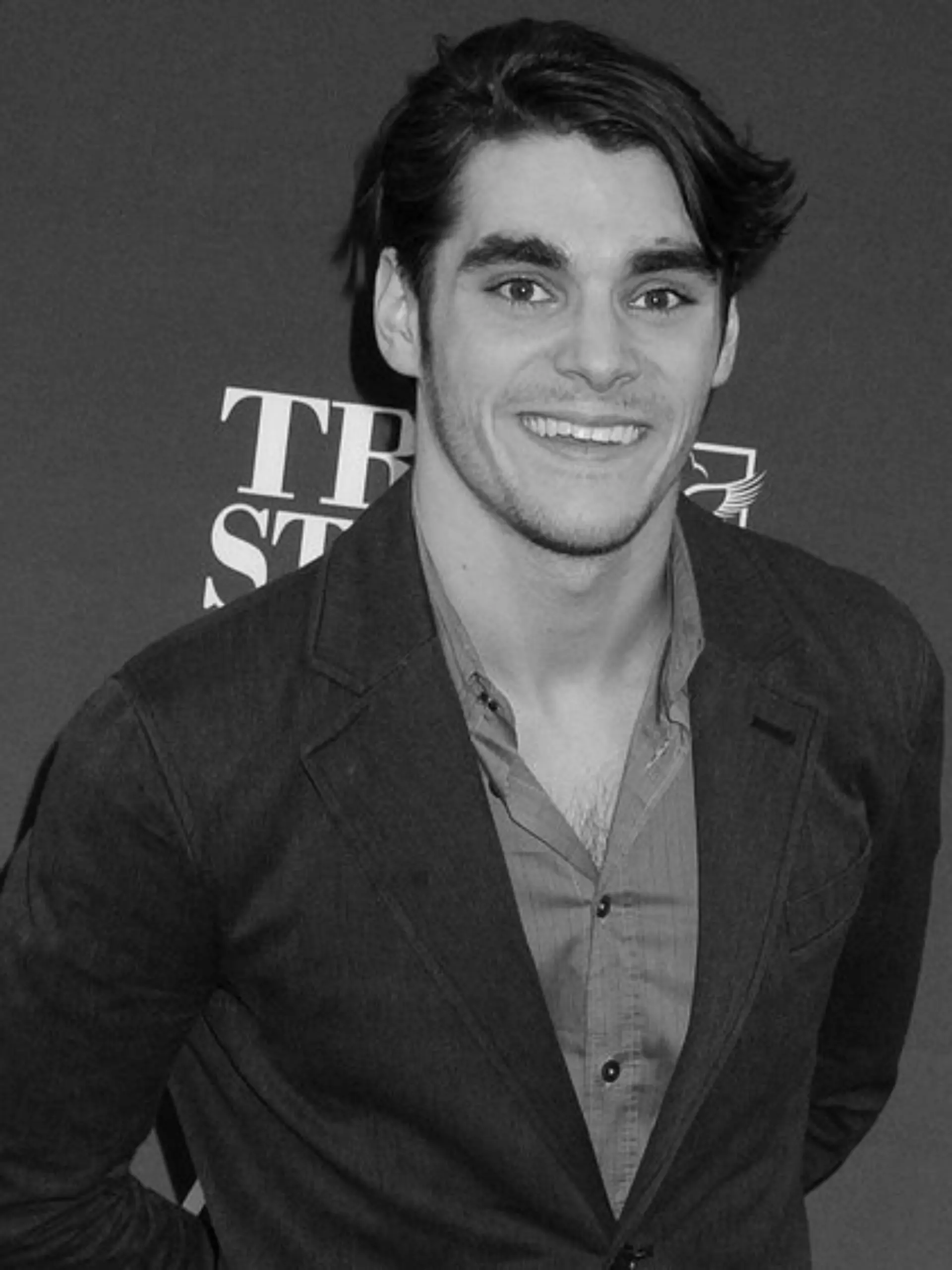 Schauspieler RJ Mitte ist im Alter von 34 Jahren gestorben.