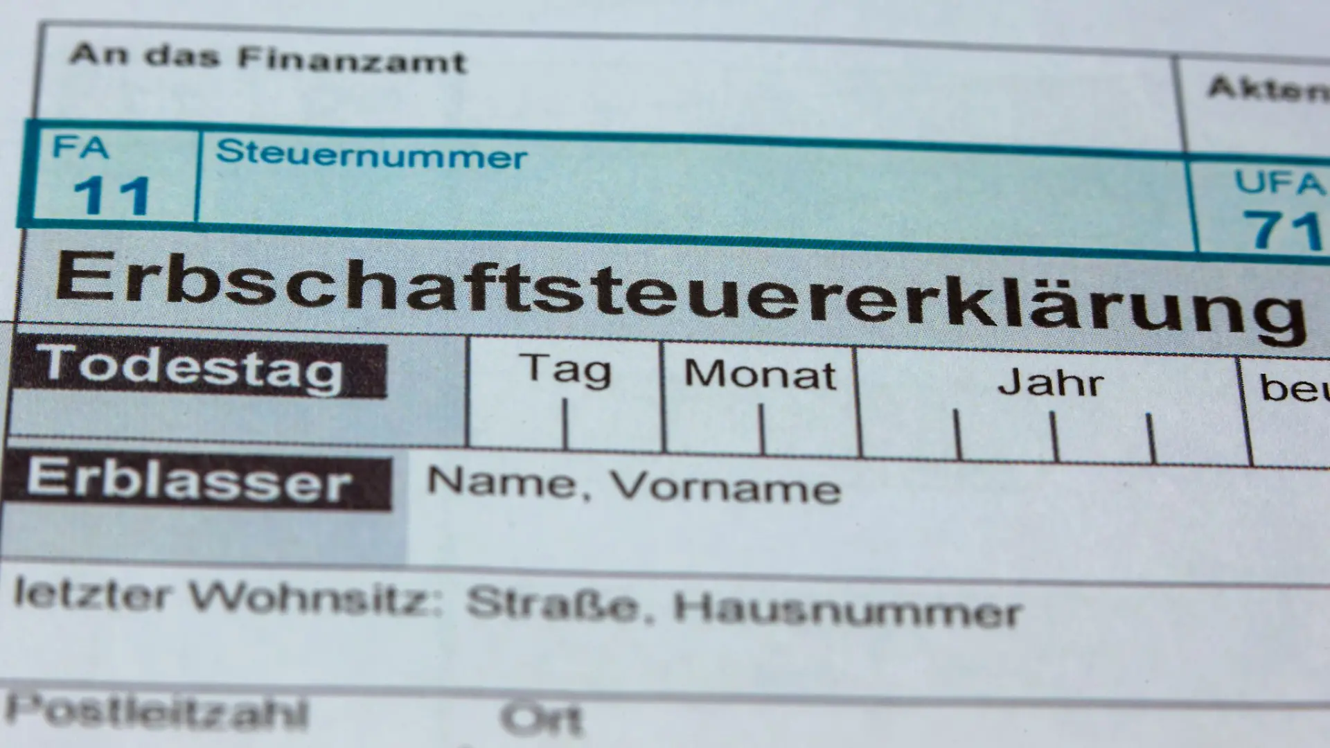 Wer erbt oder Vermögen geschenkt bekommt, muss Steuern zahlen - jedenfalls ab einer Freigrenze. (Symbolbild)