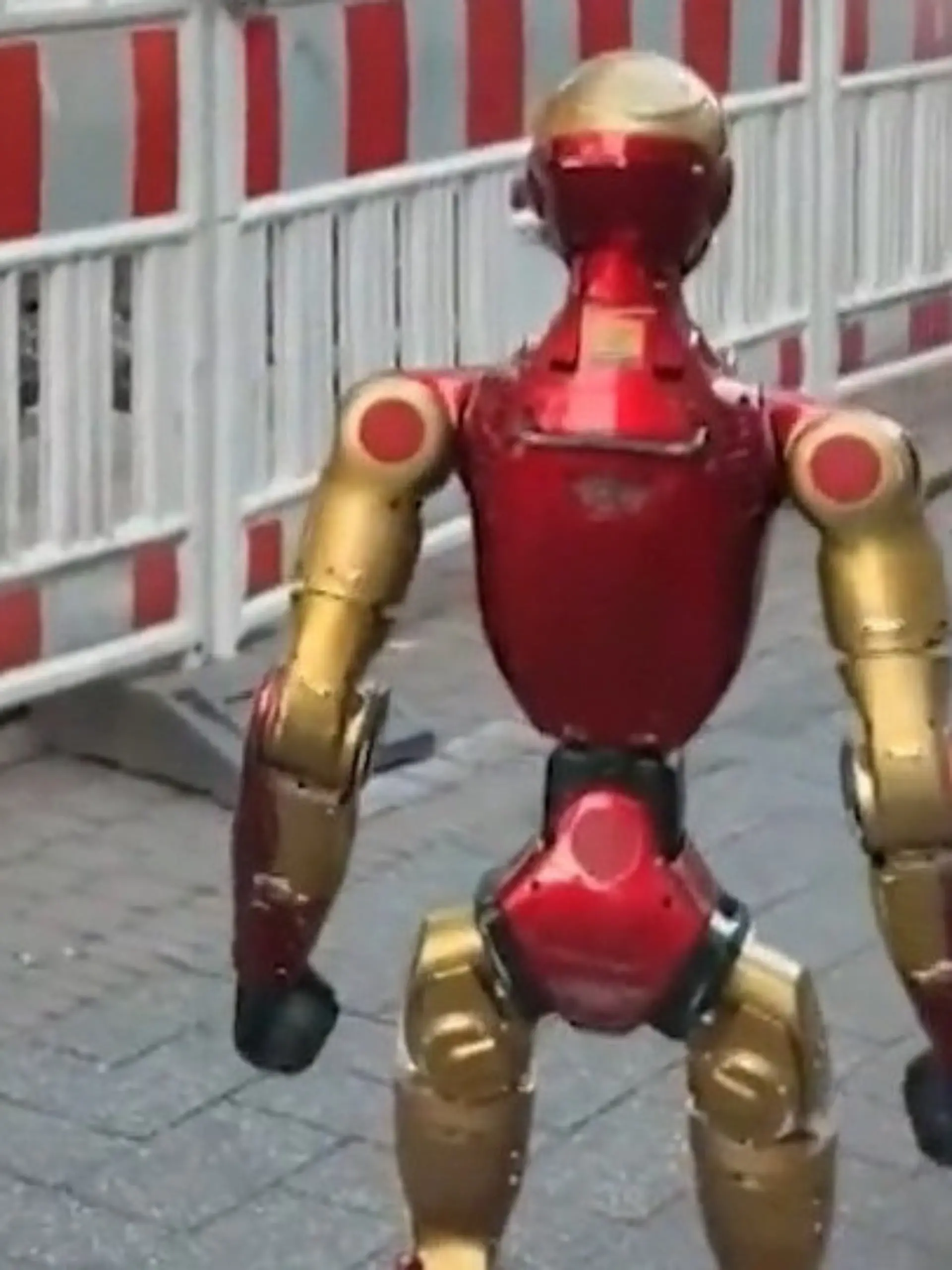 Bild zu: "Roboter belästigt 16-Jährige sexuell! Besitzer soll alles live gestreamt haben"