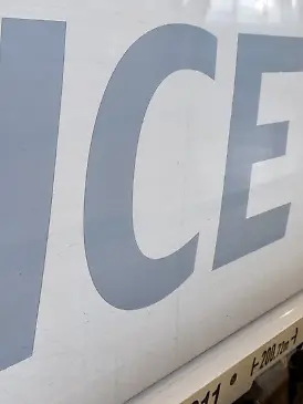 Ab Dezember sollen drei Mal täglich ICEs der Bahn in weniger als sechs Stunden zwischen Hamburg und München unterwegs sein.