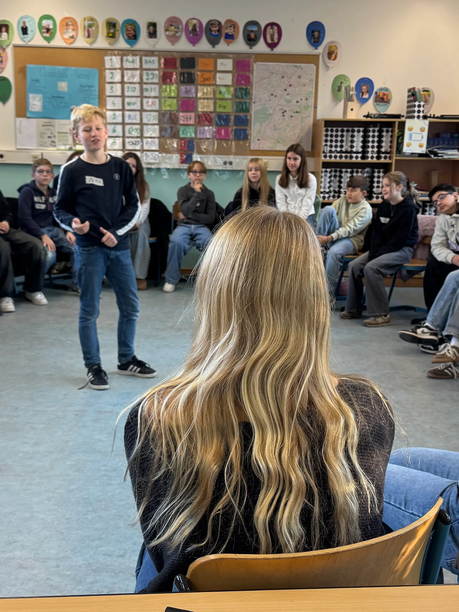 Die Sechstklässler vom Gymnasium Grootmoor aus Hamburg-Bramfeld nehmen am Workshop „Resiliente Schule” teil.