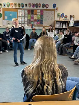 Die Sechstklässler vom Gymnasium Grootmoor aus Hamburg-Bramfeld nehmen am Workshop „Resiliente Schule” teil.