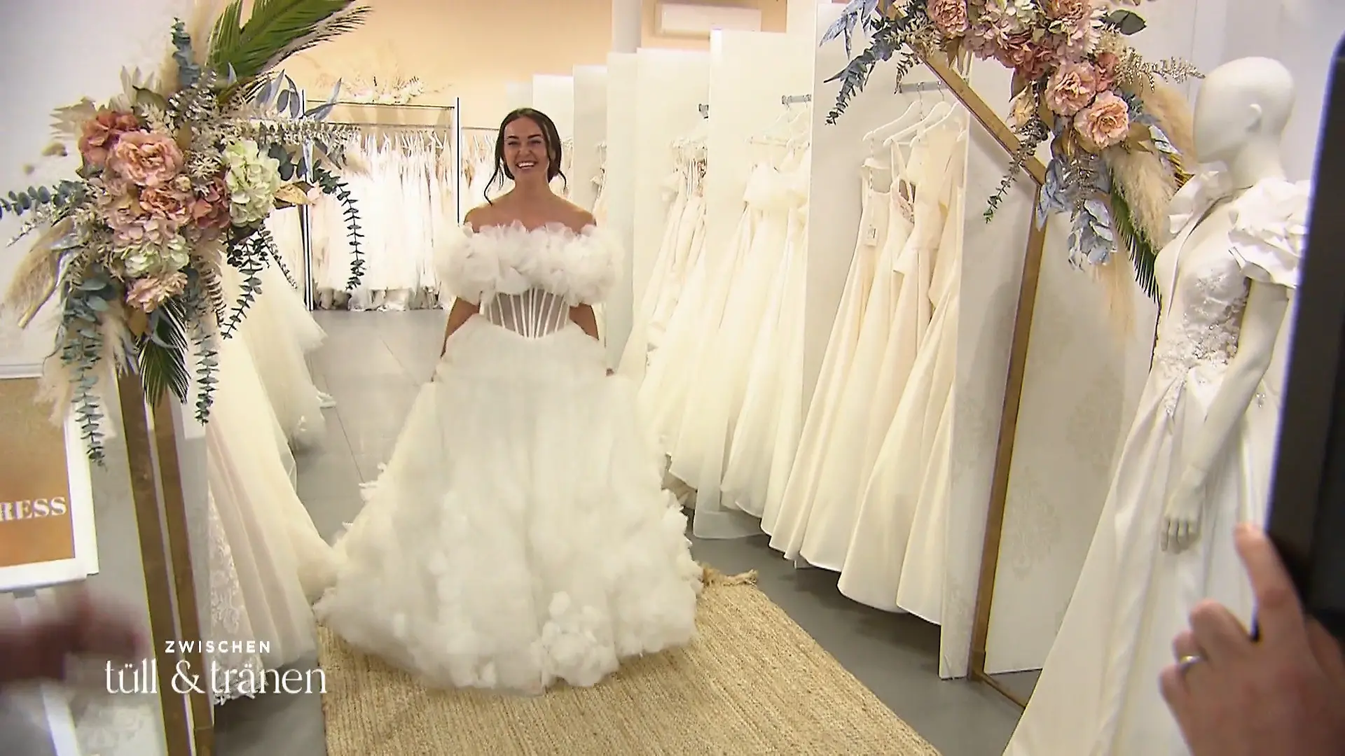 Xenia will trotz Traumkleid noch weiterprobieren Geht da noch mehr?