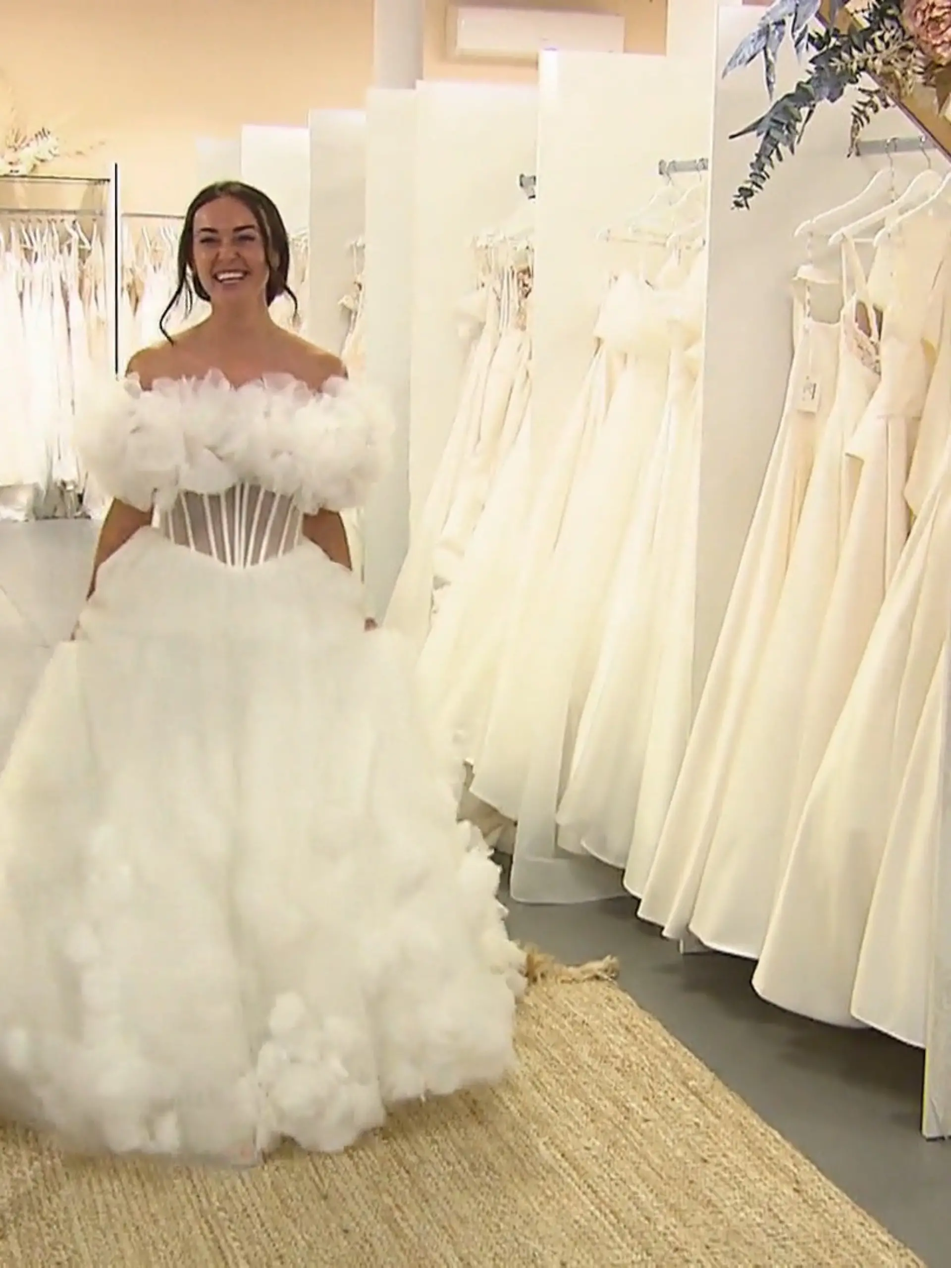 Bild zu: "Xenia will trotz Traumkleid noch weiterprobieren"