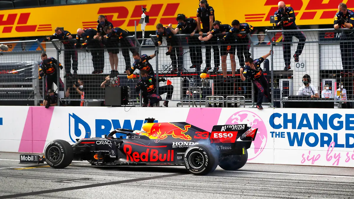 Formula 1 2021: Styrian GP RED BULL RING, AUSTRIA - JUNE 27: Max Verstappen, Red Bull Racing RB16B, crosses the line to win the race during the Styrian GP at Red Bull Ring on Sunday June 27, 2021 in Spielberg, Austria. Photo by Charles Coates / LAT Images Images PUBLICATIONxINxGERxSUIxAUTxHUNxONLY GP2108_132528_N3I3371