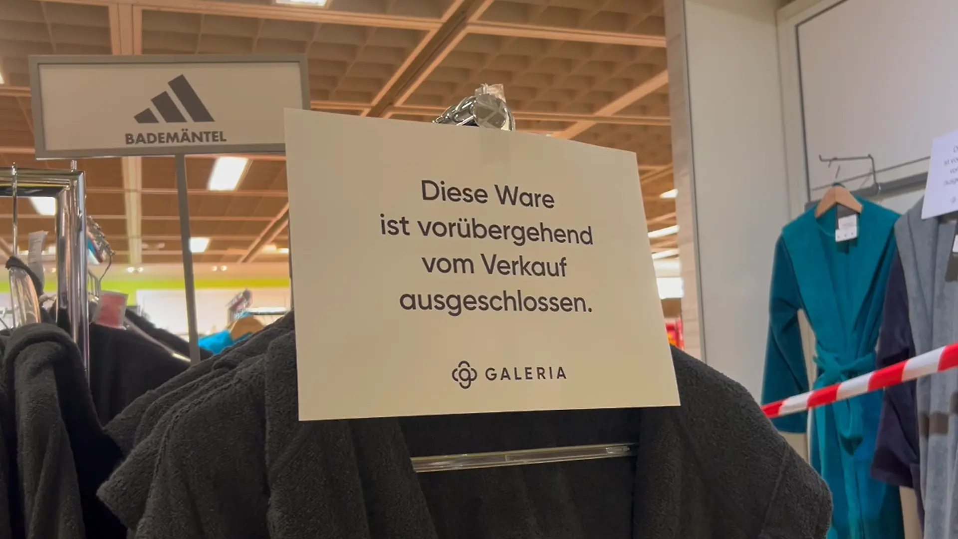 Verkaufsstopp bei Galeria Kaufhof: Diese Bademäntel dürfen Kunden in Köln aktuell nicht mehr kaufen