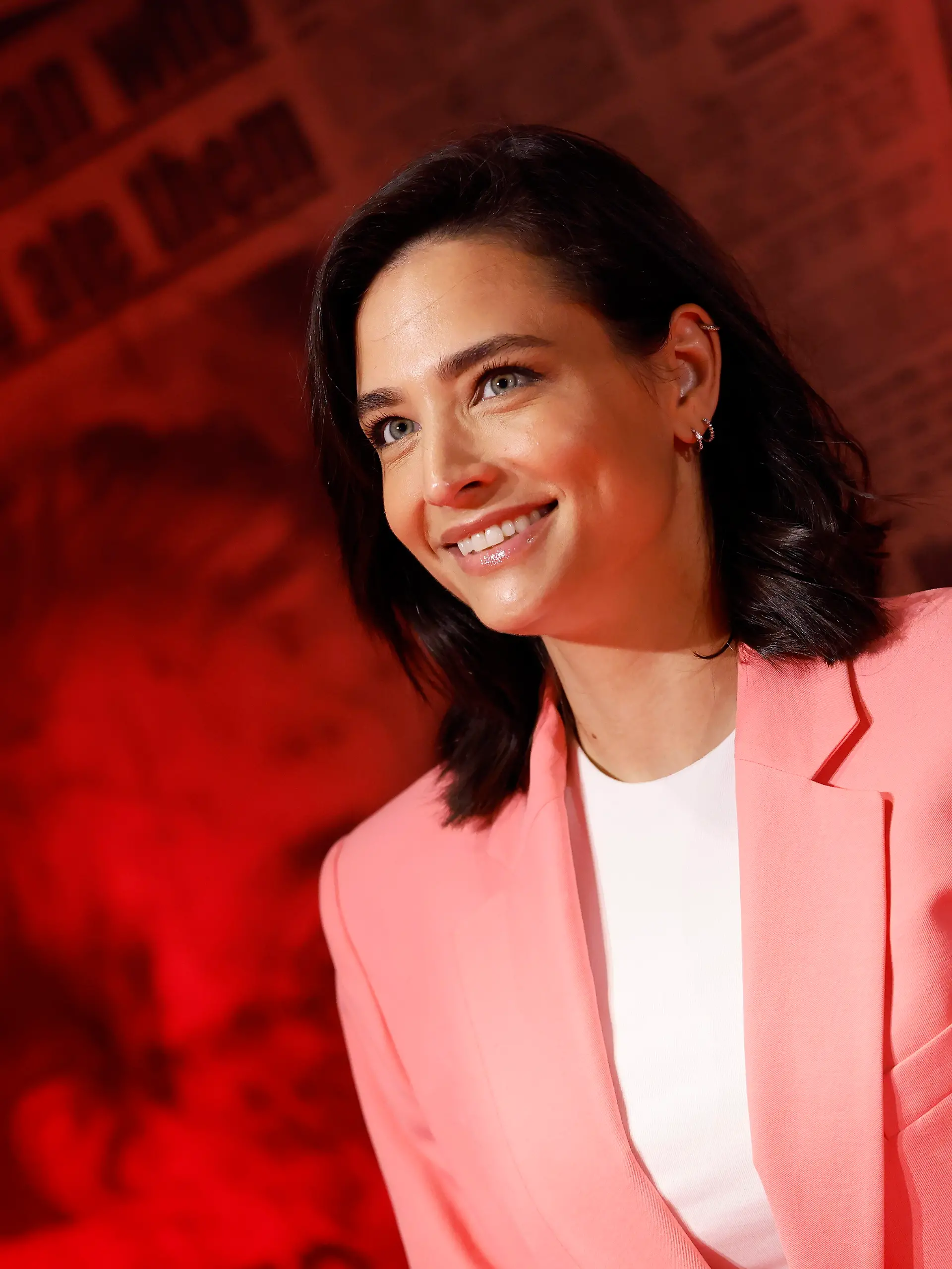 Bild zu: "Amira Aly stellt jetzt schon den Weihnachtsbaum auf"