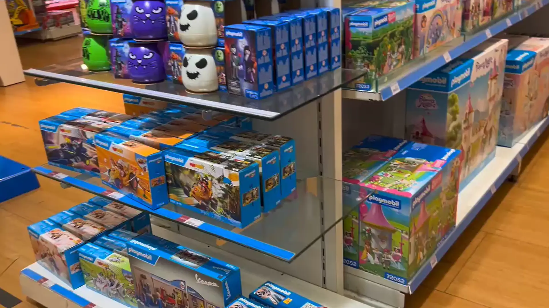 Zumindest Playmobil scheint es derzeit wieder bei Galeria zum Kauf zu geben