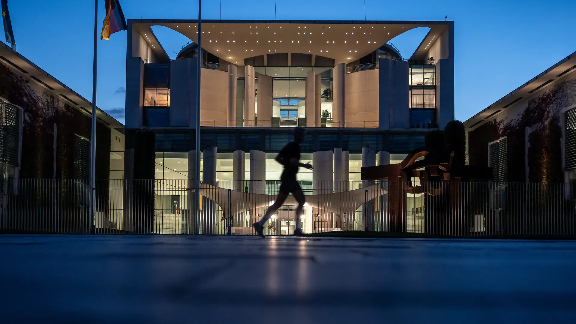 Blick auf das Bundeskanzleramt im Regierungsviertel der Hauptstadt.