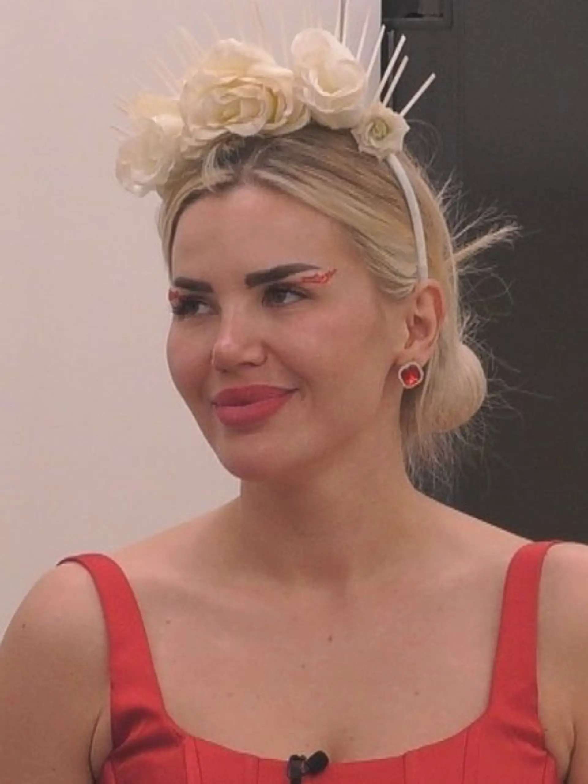 Kim Virginia Grey bei der Hochzeitsfeier im "PBB"-Haus.