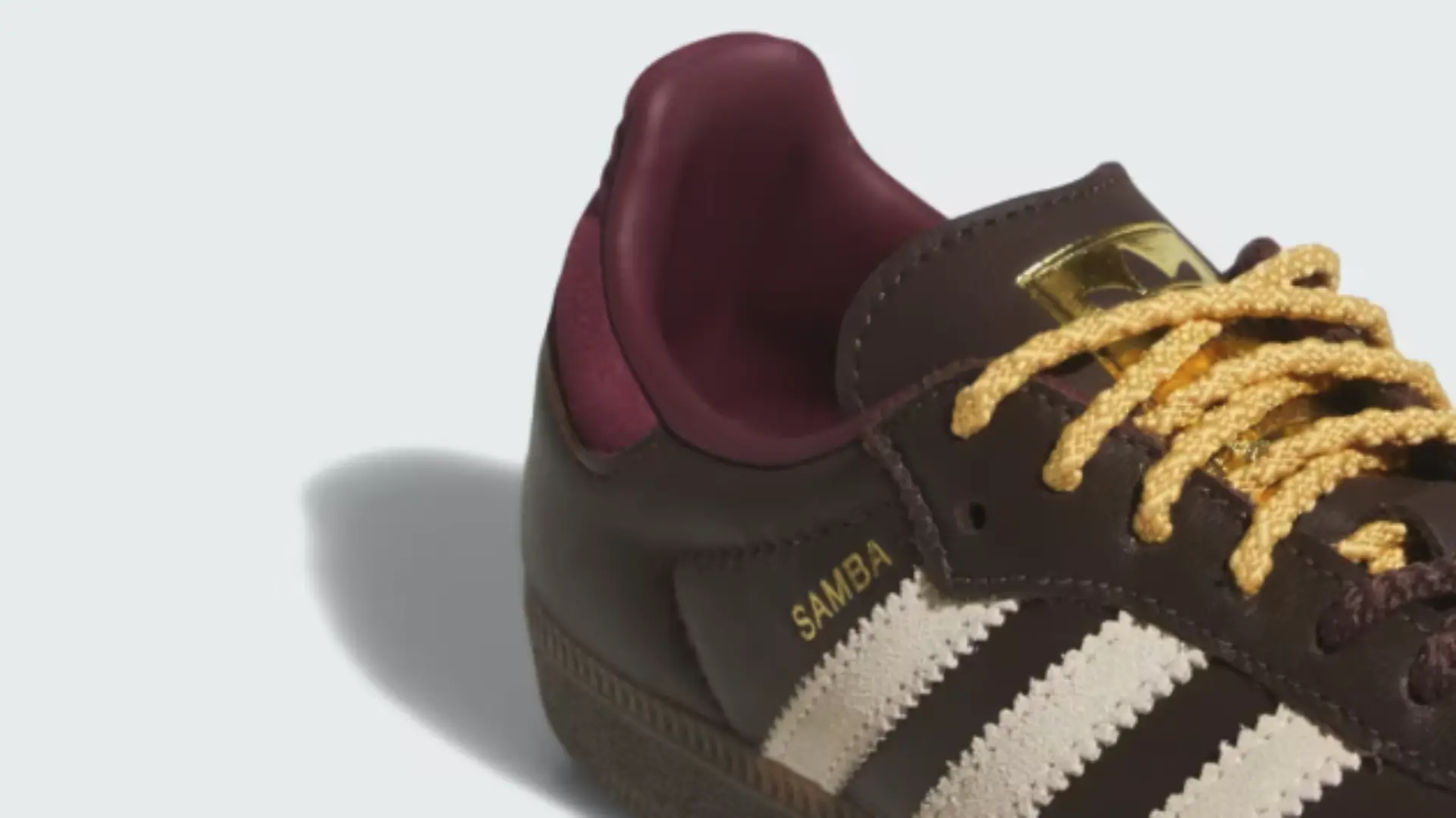 Adidas Samba OG Schuh in Brown, Warm Vanilla und Maroon.