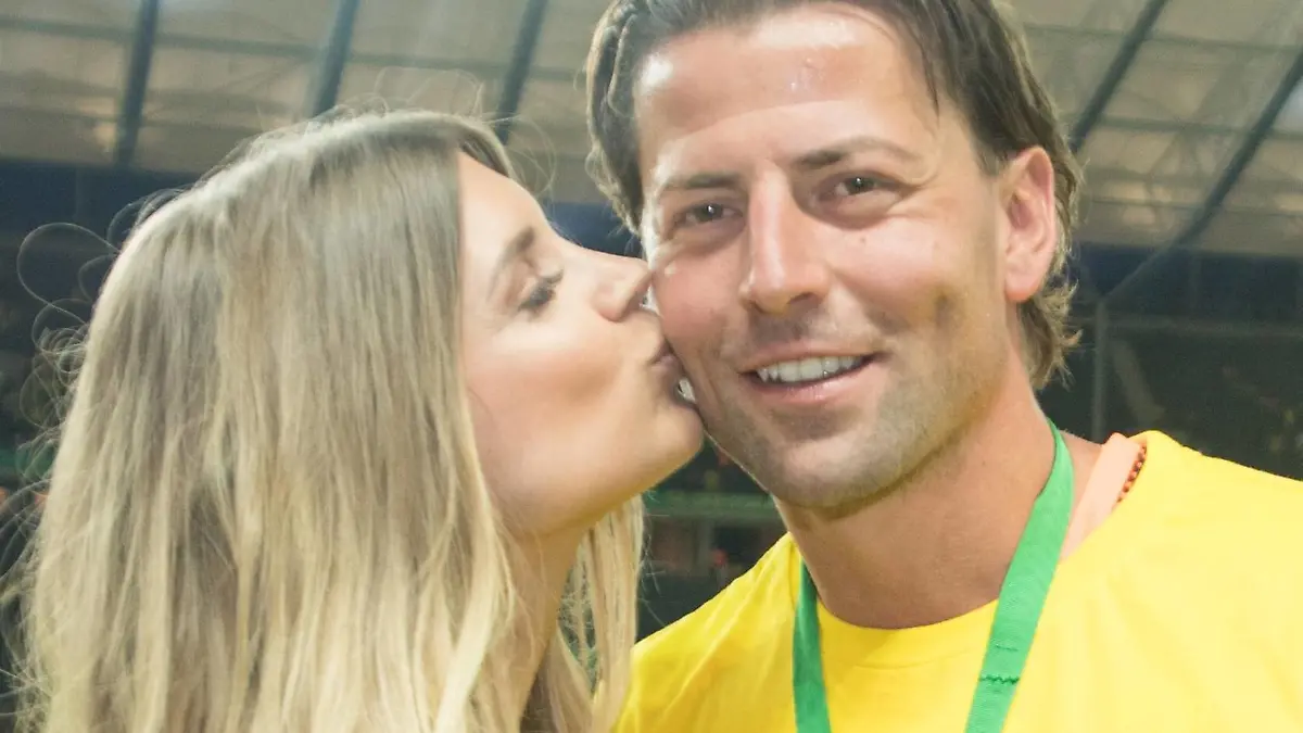 Torwart Roman WEIDENFELLER (re., DO) mit Ehefrau Lisa, DFB Pokal Finale, Eintracht Frankfurt (F) - Borussia Dortmund (DO) 1:2 im Olympiastadion in Berlin am 27.05.2017 Â
Goalkeeper Novel Weidenfeller right Do with Wife Lisa DFB Cup Final Eintracht Frankfurt F Borussia Dortmund Do 1 2 in Olympic Stadium in Berlin at 27 05 2017 Â