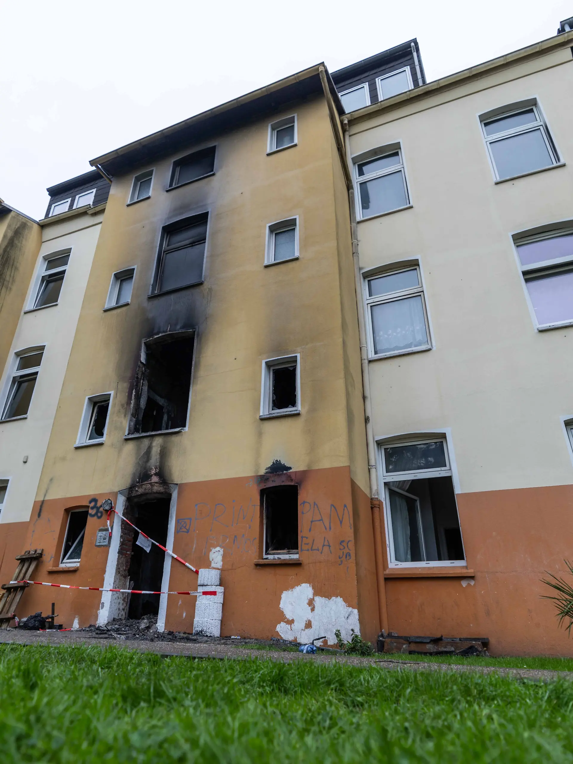  Wohnungsbrand an der Poststraße ** NUR FÜR REDAKTIONELLE ZWECKE ** EDITORIAL USE ONLY **Wohnungsbrand an der Poststraße am 13.10.2026 in Bochum. Bochum Copyright: JonasxRichter *** Apartment Fire on Poststraße ** FOR EDITORIAL PURPOSES ONLY ** EDITORIAL USE ONLY ** p Apartment fire on Poststraße on October 13, 2026, in Bochum, Bochum. Copyright JonasxRichter Copyright: JonasxRichter doc880caxqd3dsb4p861ju ,EDITORIAL USE ONLY