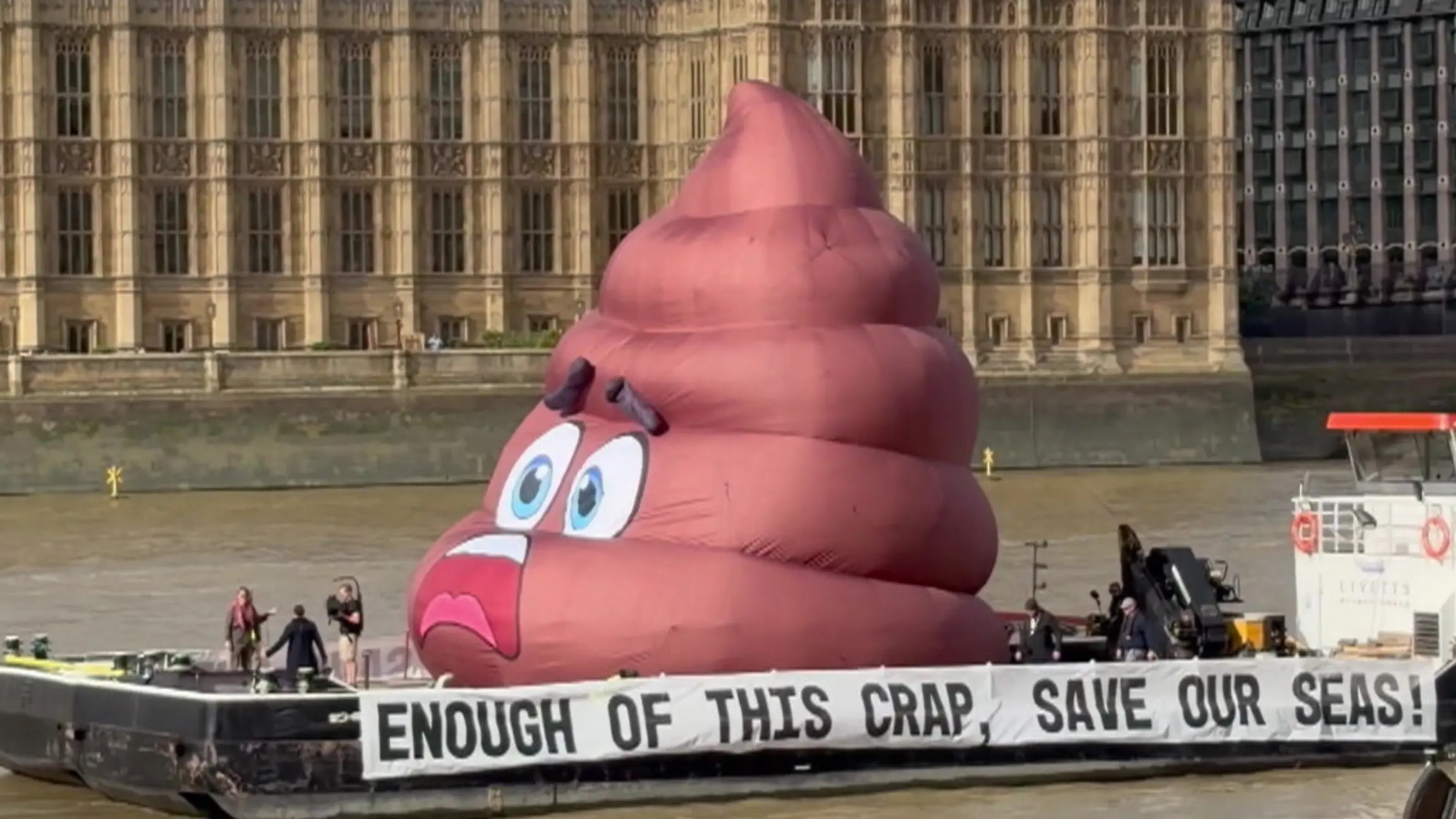 Kacke am Dampfen? Plötzlich schwimmt riesiger Haufen auf der Themse Direkt vor Londoner Parlament