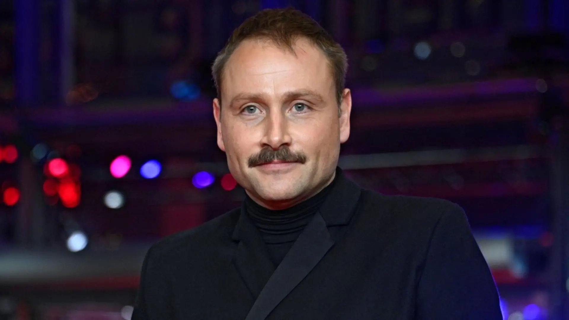 Max Riemelt übernimmt die Hauptrolle im HBO Orginal "A Decent Man".