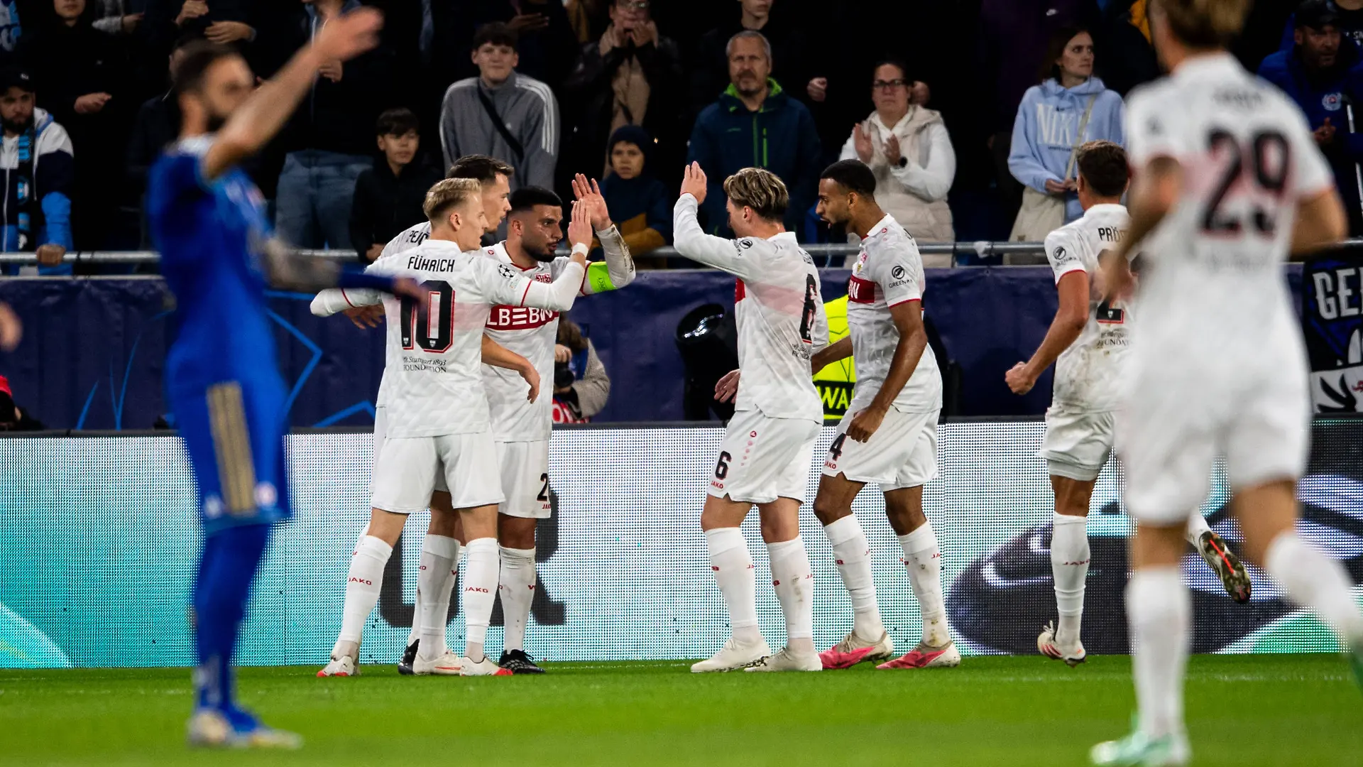 14.10.2026: Champions League, 2. Spieltag, Å K Slovan Bratislava vs. VfB Stuttgart im Å tadion Tehelnà pole/Narodný futbalový Åtadion Tor zum 0:1 durch Deniz Undav VfB, hier im Bild Jubel mit der Mannschaft WICHTIGER HINWEIS: Gemäß den Vorgaben des DFB und der DFL ist es untersagt, in dem Stadion und/oder vom Spiel angefertigte Fotoaufnahmen in Form von Sequenzbildern und/oder videoähnlichen Fotostrecken zu verwerten bzw. verwerten zu lassen. *** October 14, 2026, Champions League, Matchday 2, Slovan Bratislava vs. VfB Stuttgart at Tehelné Pole National Football Stadium Goal to make it 01 by Deniz Undav VfB, pictured here: the team celebrating IMPORTANT NOTICE: In accordance with DFB and DFL regulations, it is prohibited to use or allow the use of photographs taken in the stadium and/or during the match in the form of sequential images and/or video-like photo sequences. Copyright: xJordyxFourgonx